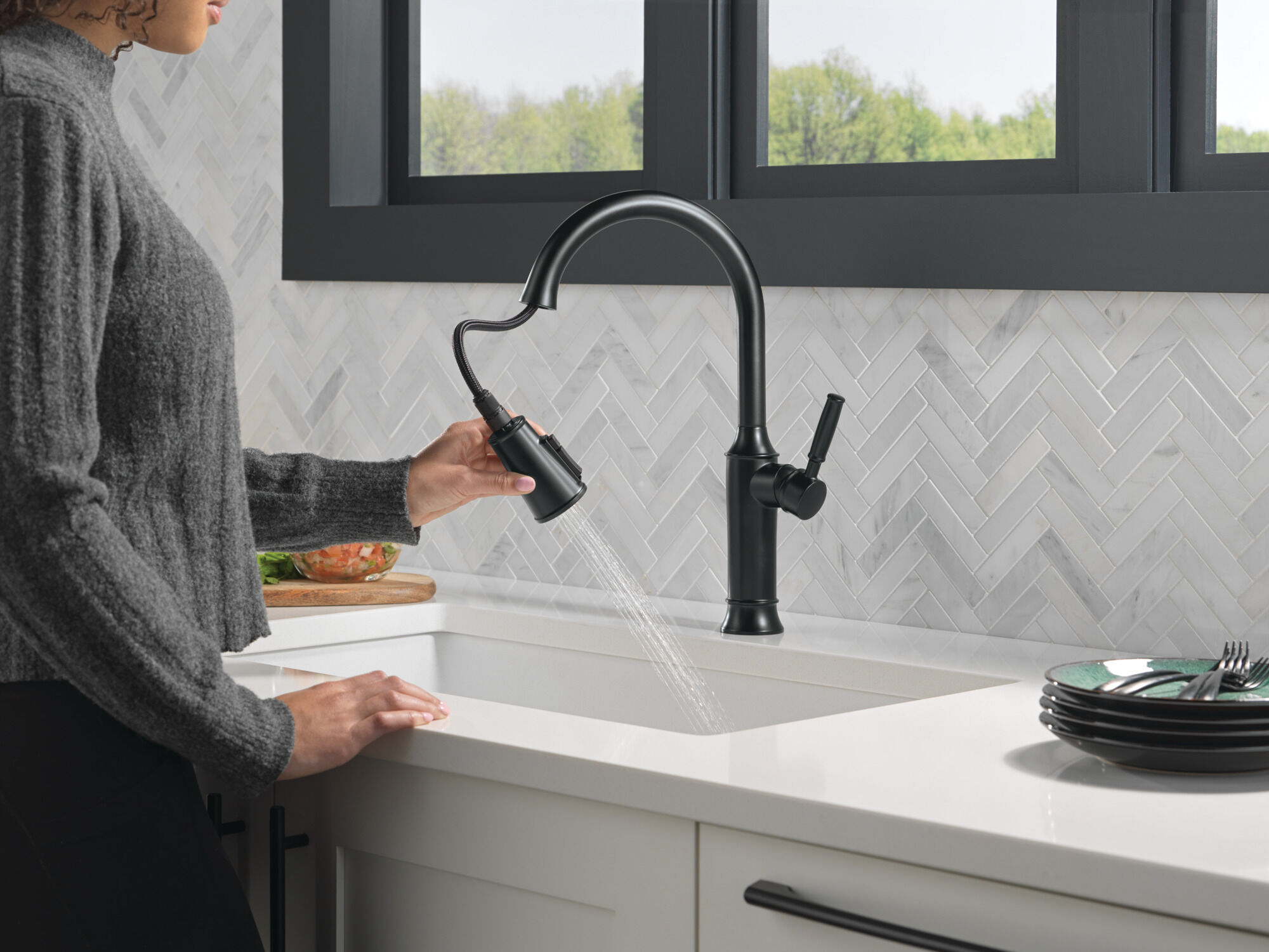 Single Handle Pull-Down Kitchen Faucet in Matte Black 9184-BL-DST