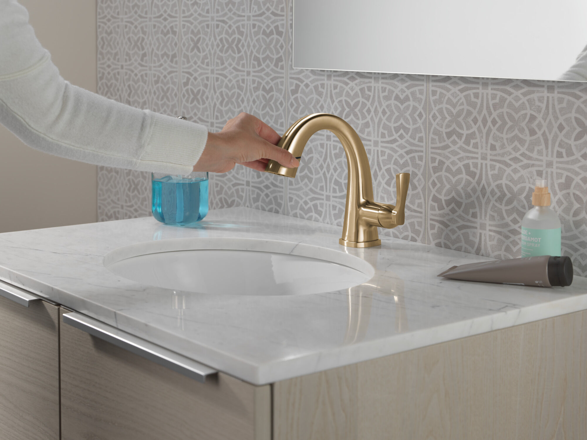 DM17 Single Handle Pull Down Bathroom Faucet in Lumicoat® Champagne