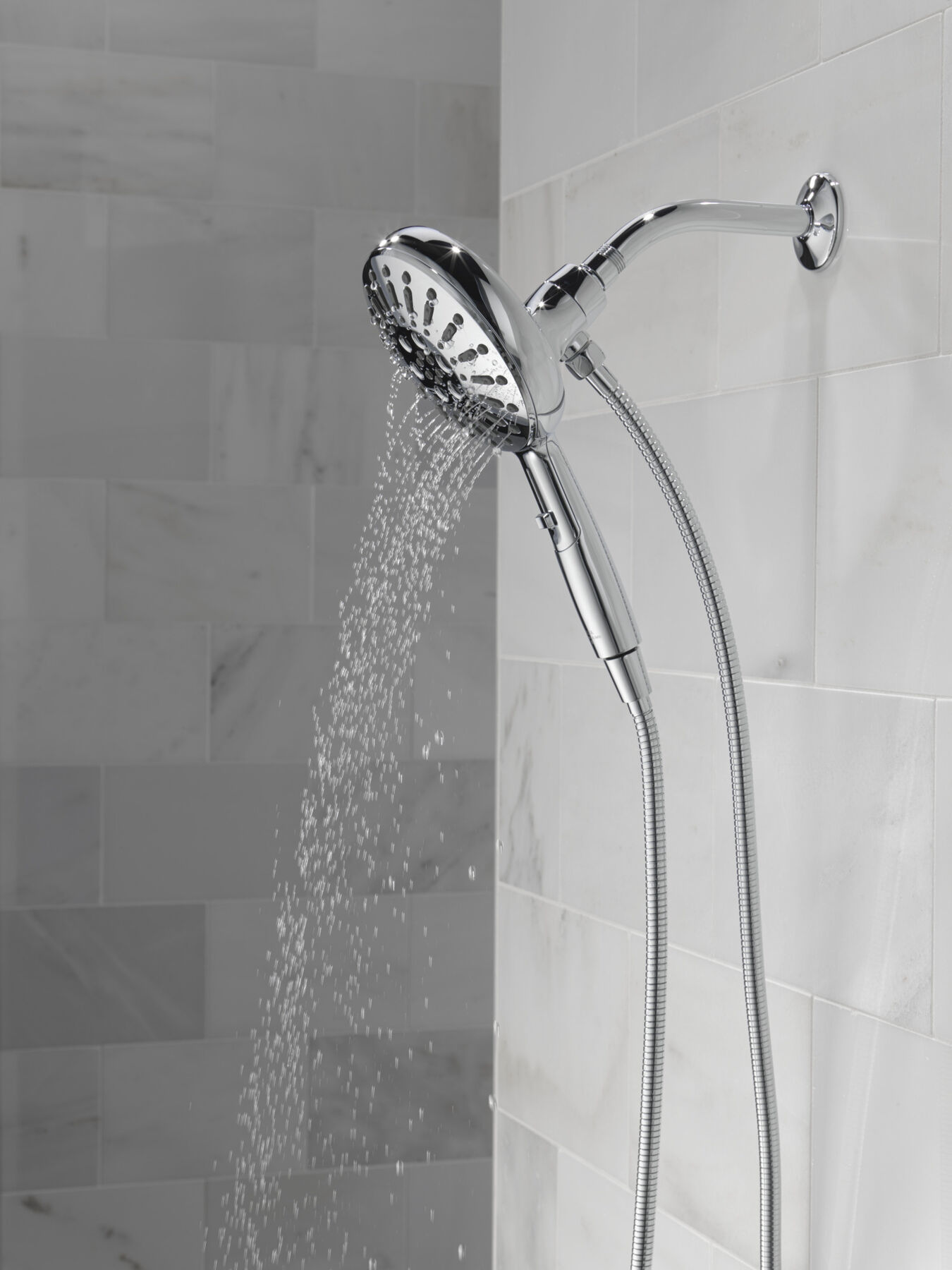 7-Setting SureDock&reg; Magnetic Hand Shower