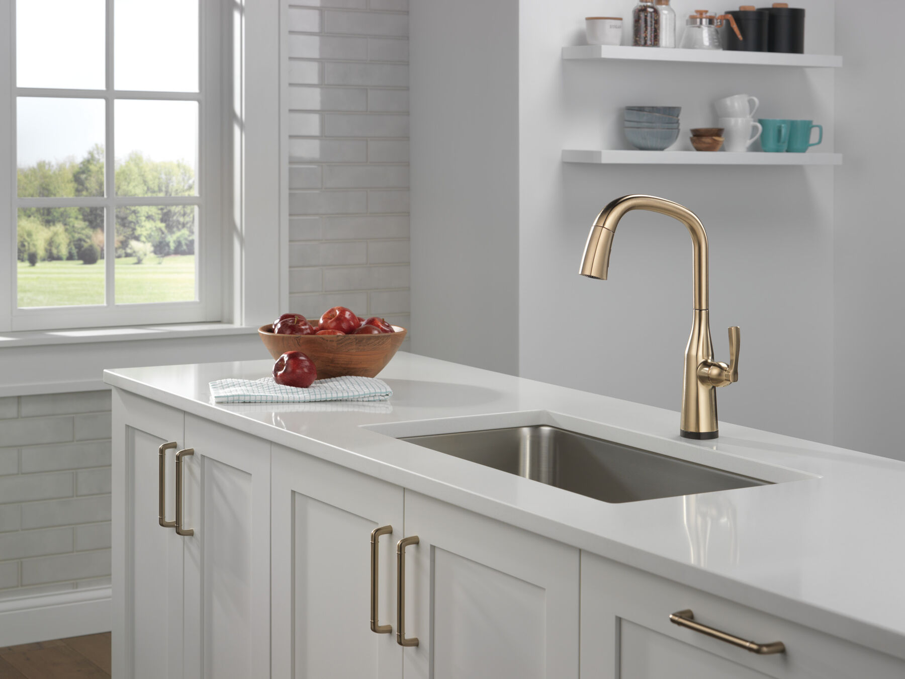 Single Handle Pull-Down Kitchen Faucet with Touch<sub>2</sub>O&reg; Technology