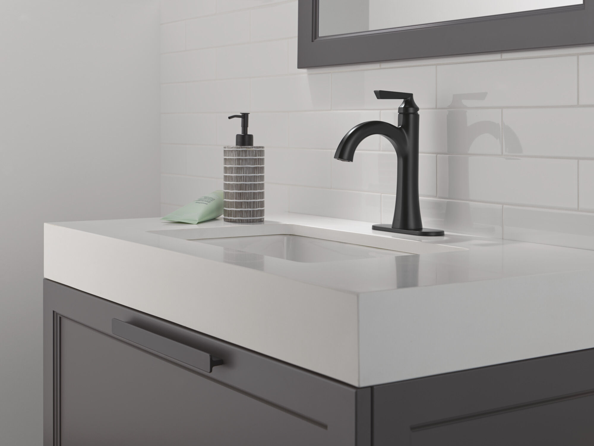 Single Handle Bathroom Faucet in Matte Black 15874LF-BL | Delta Faucet