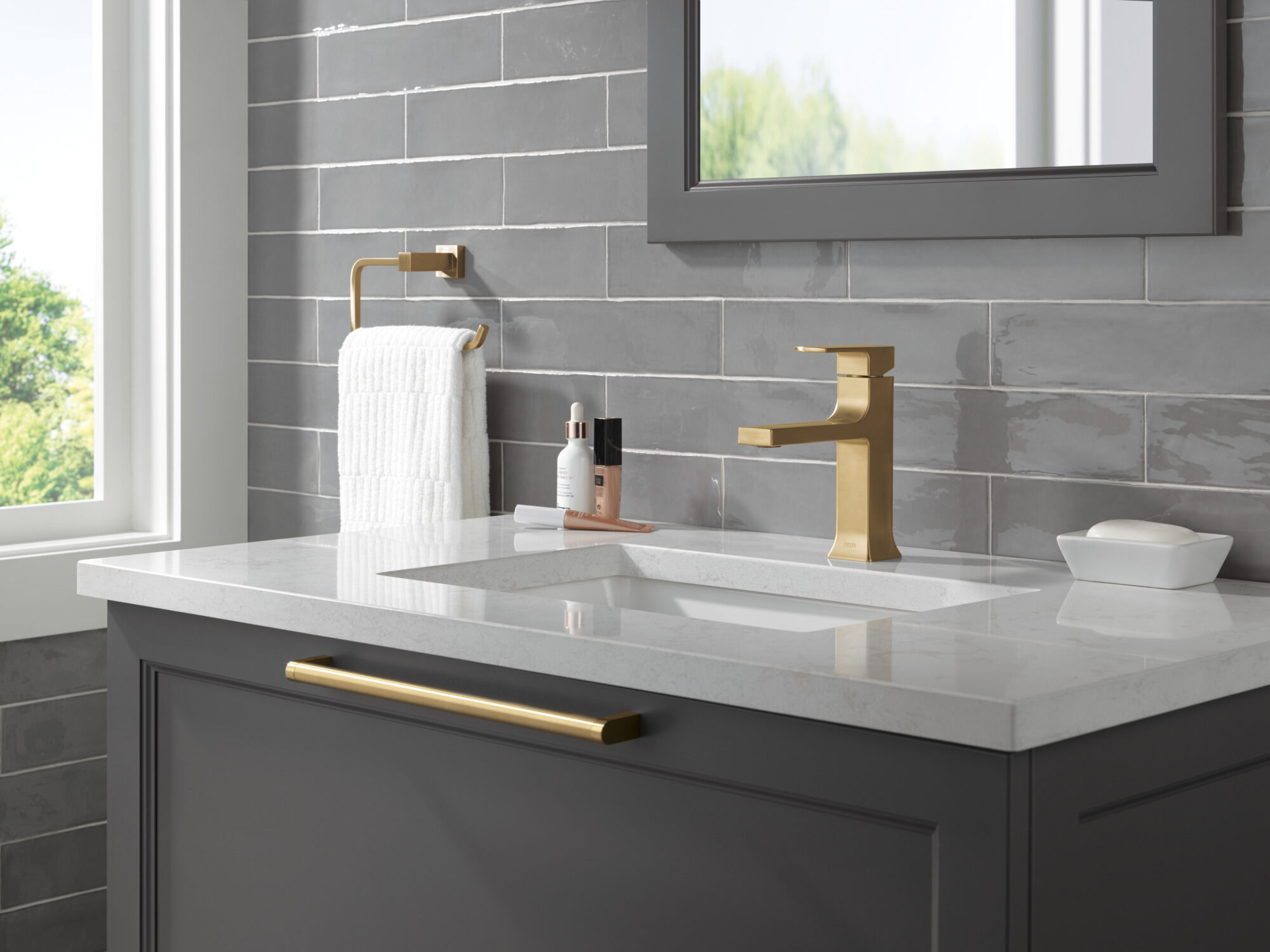 ブッチ　メタニウムDC 3台 Single Handle Bathroom Faucet in Champagne Bronze 537-CZMPU-DST