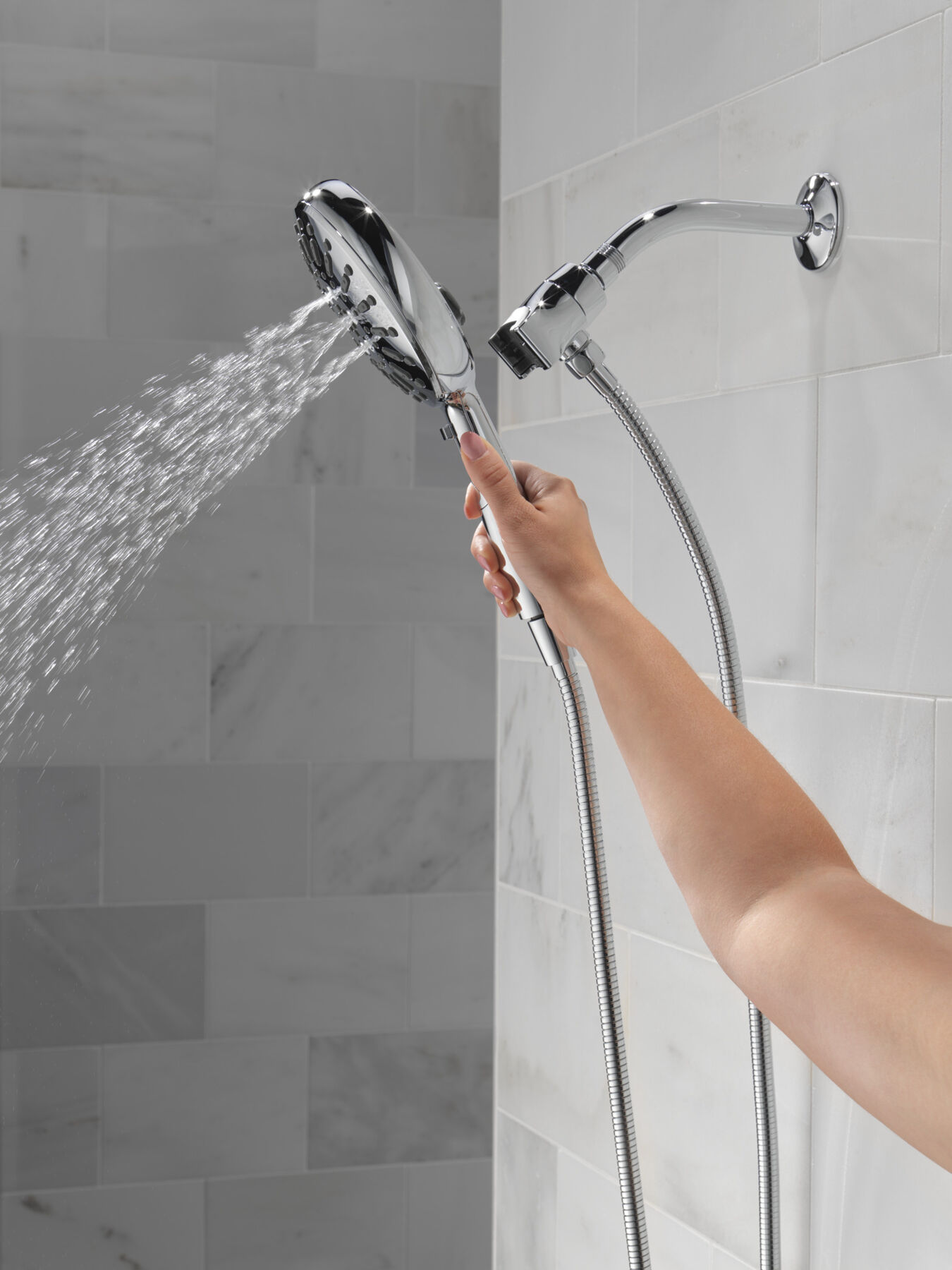 7-Setting SureDock&reg; Magnetic Hand Shower