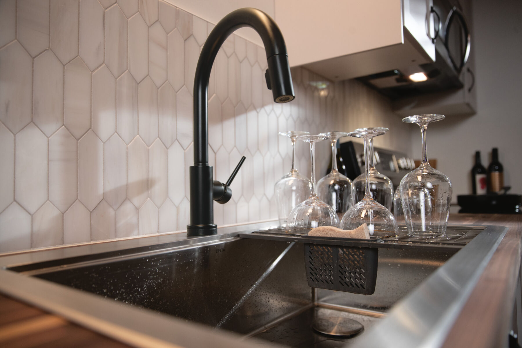 Single Handle Pull-Down Kitchen Faucet with Touch<sub>2</sub>O&reg; Technology