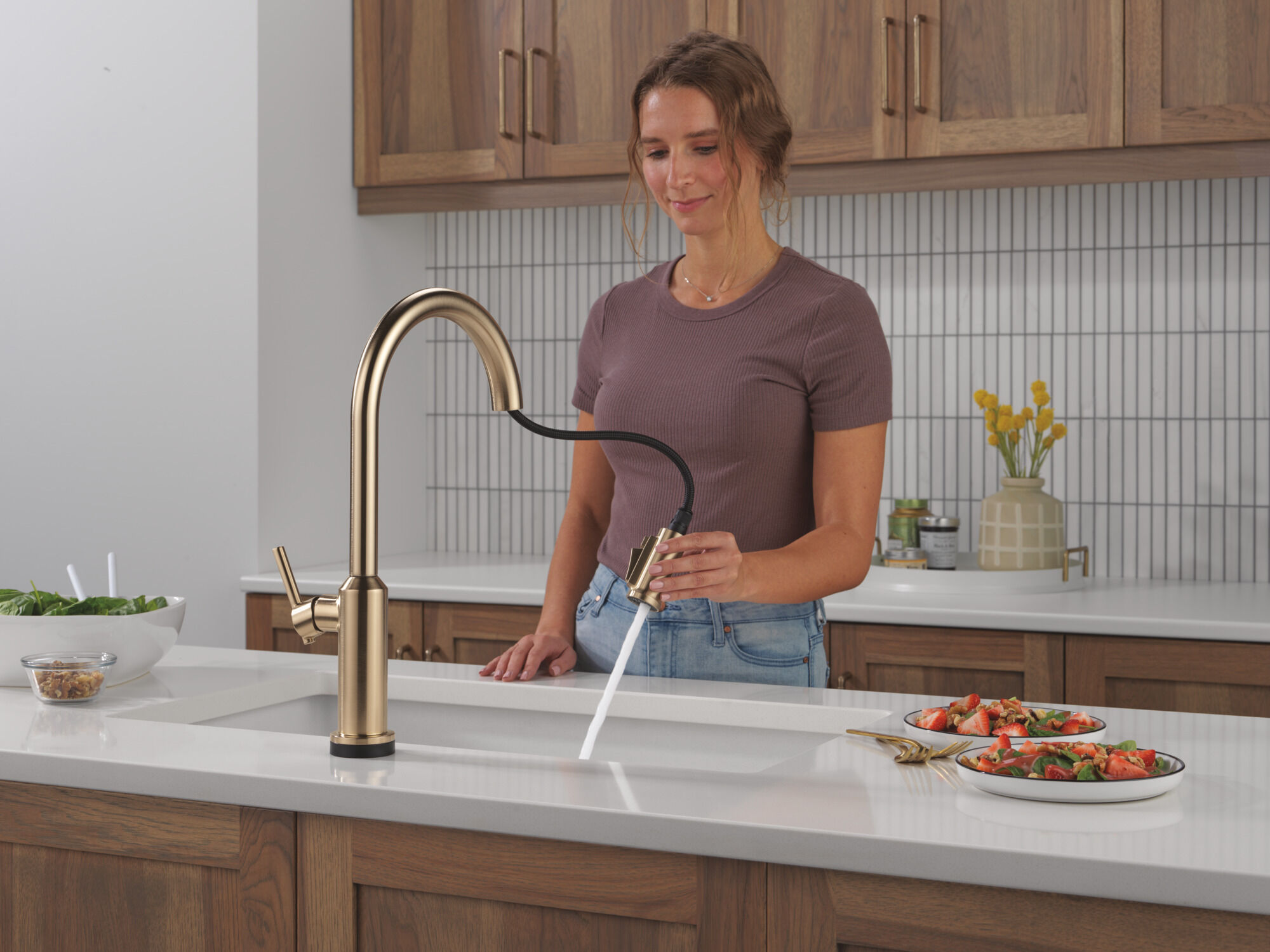 Touch2O® Technology Kitchen Faucet with Touchless Technology in