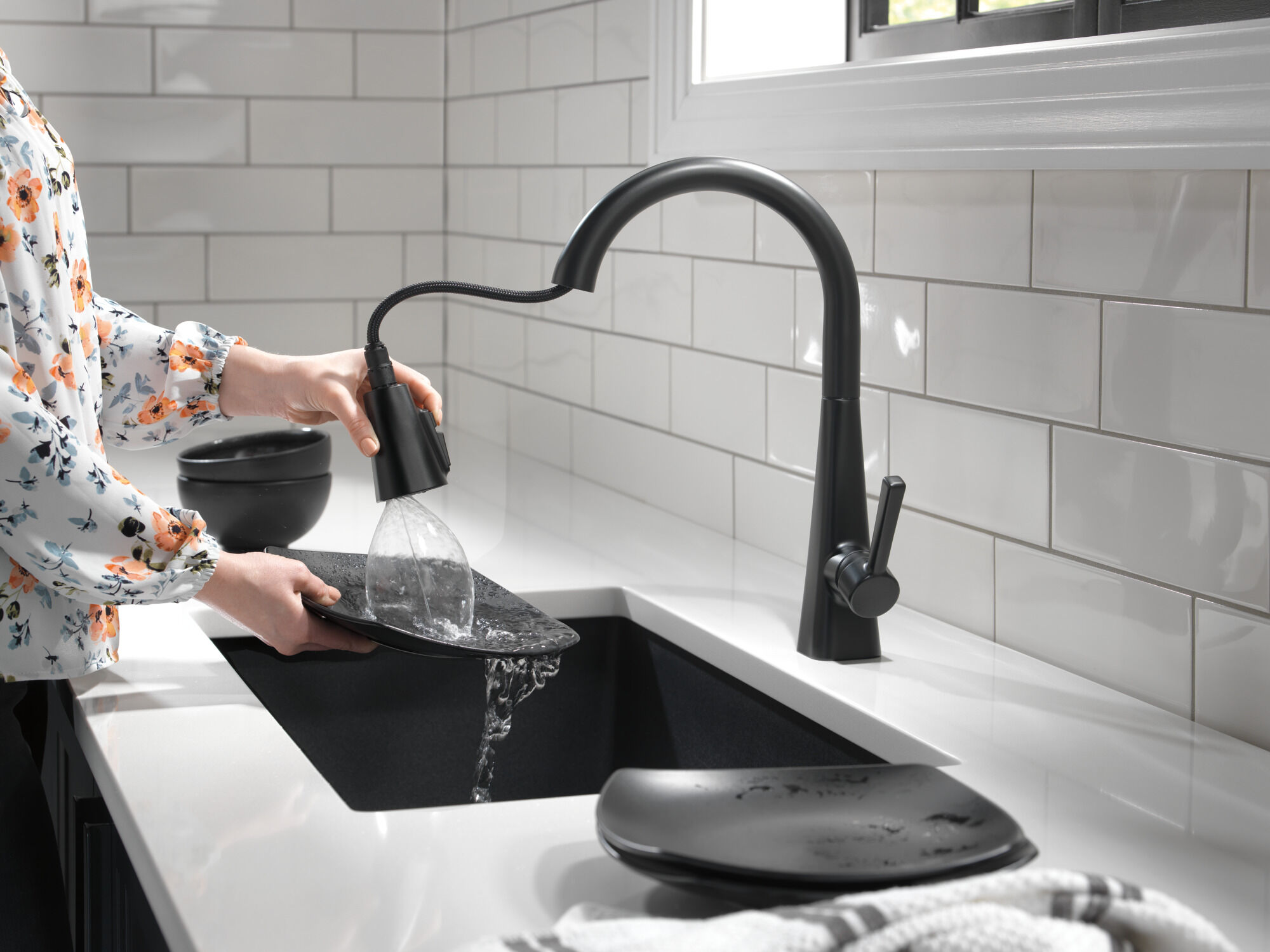 Pull-Down Kitchen Faucet 1L (Recertified) in Matte Black 19802Z-BL