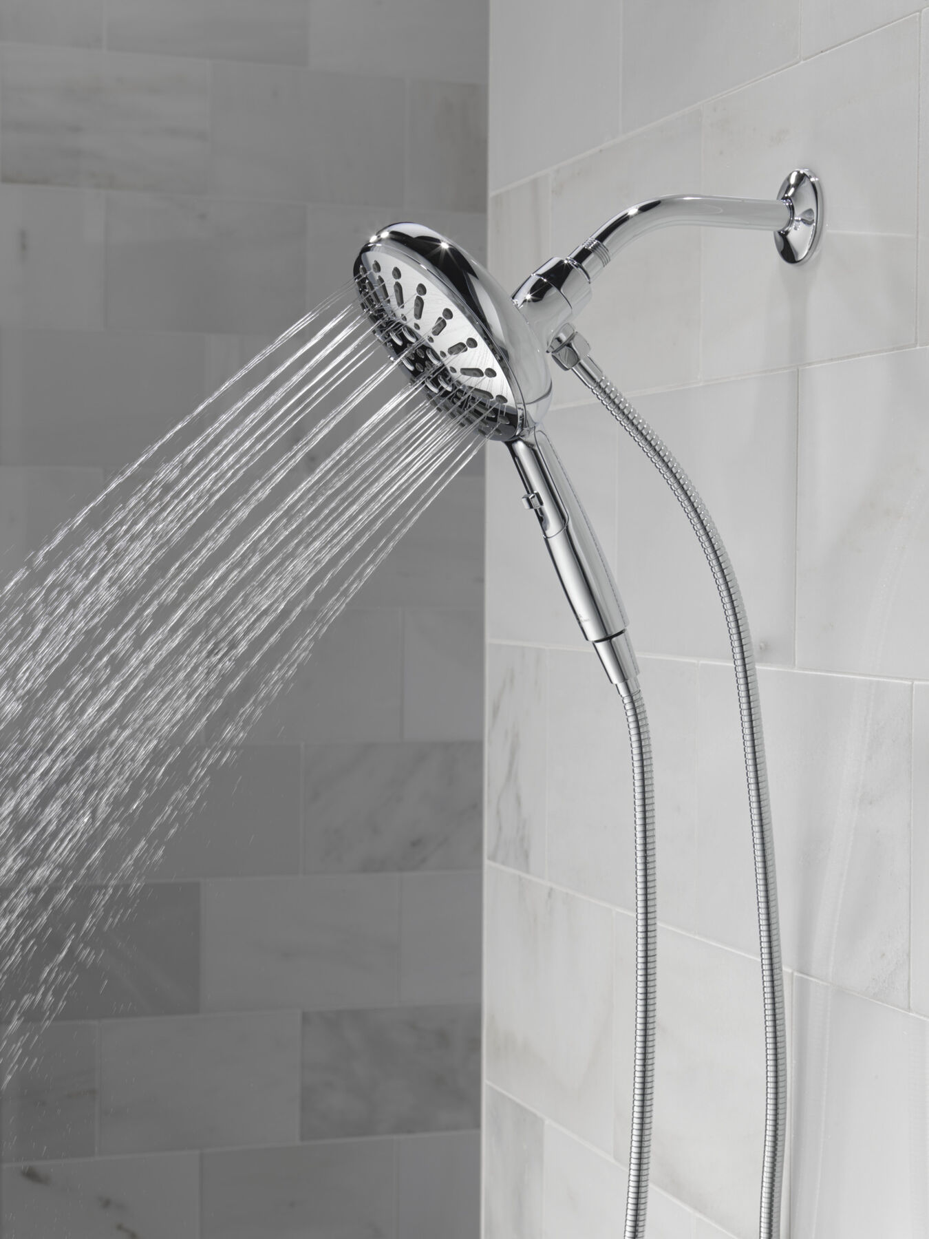 7-Setting SureDock&reg; Magnetic Hand Shower