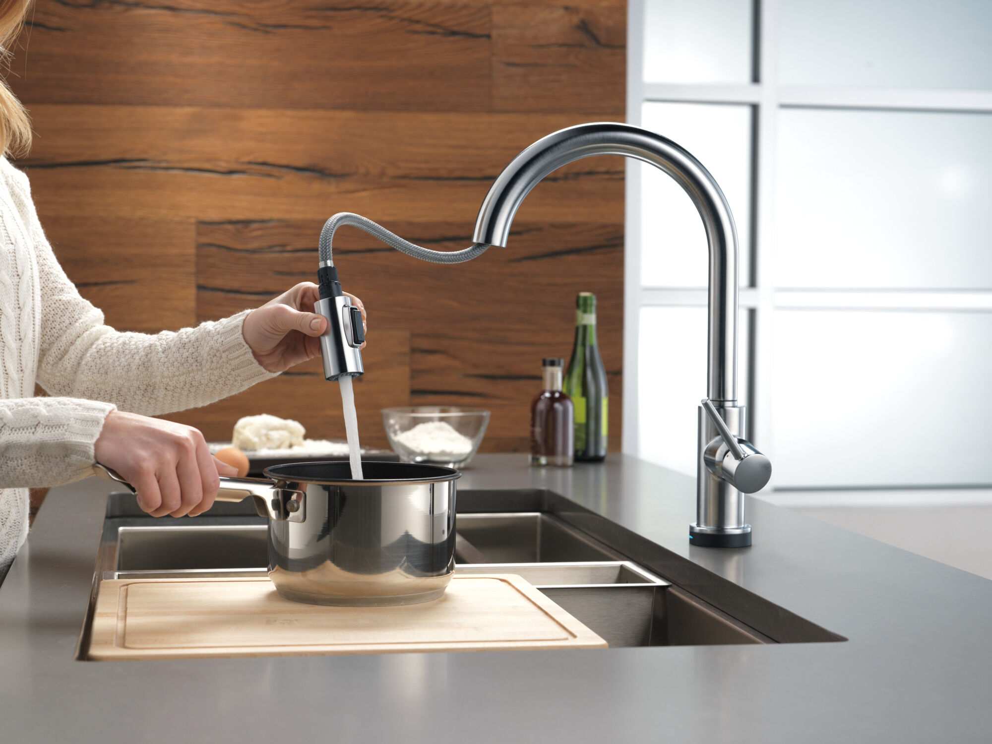 Single Handle Pull-Down Kitchen Faucet with Touch (Recertified) in