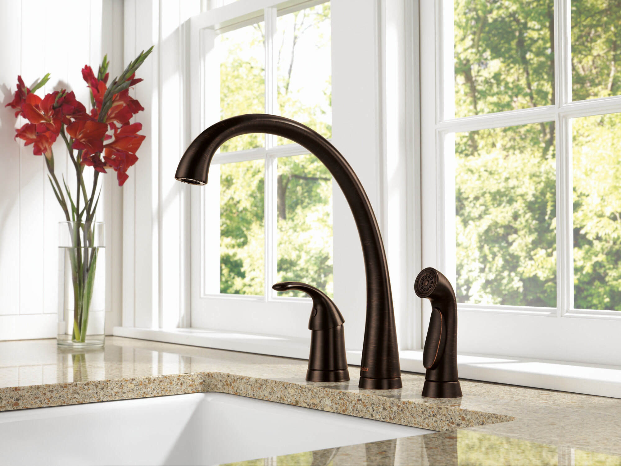 Single Handle Kitchen Faucet with Spray