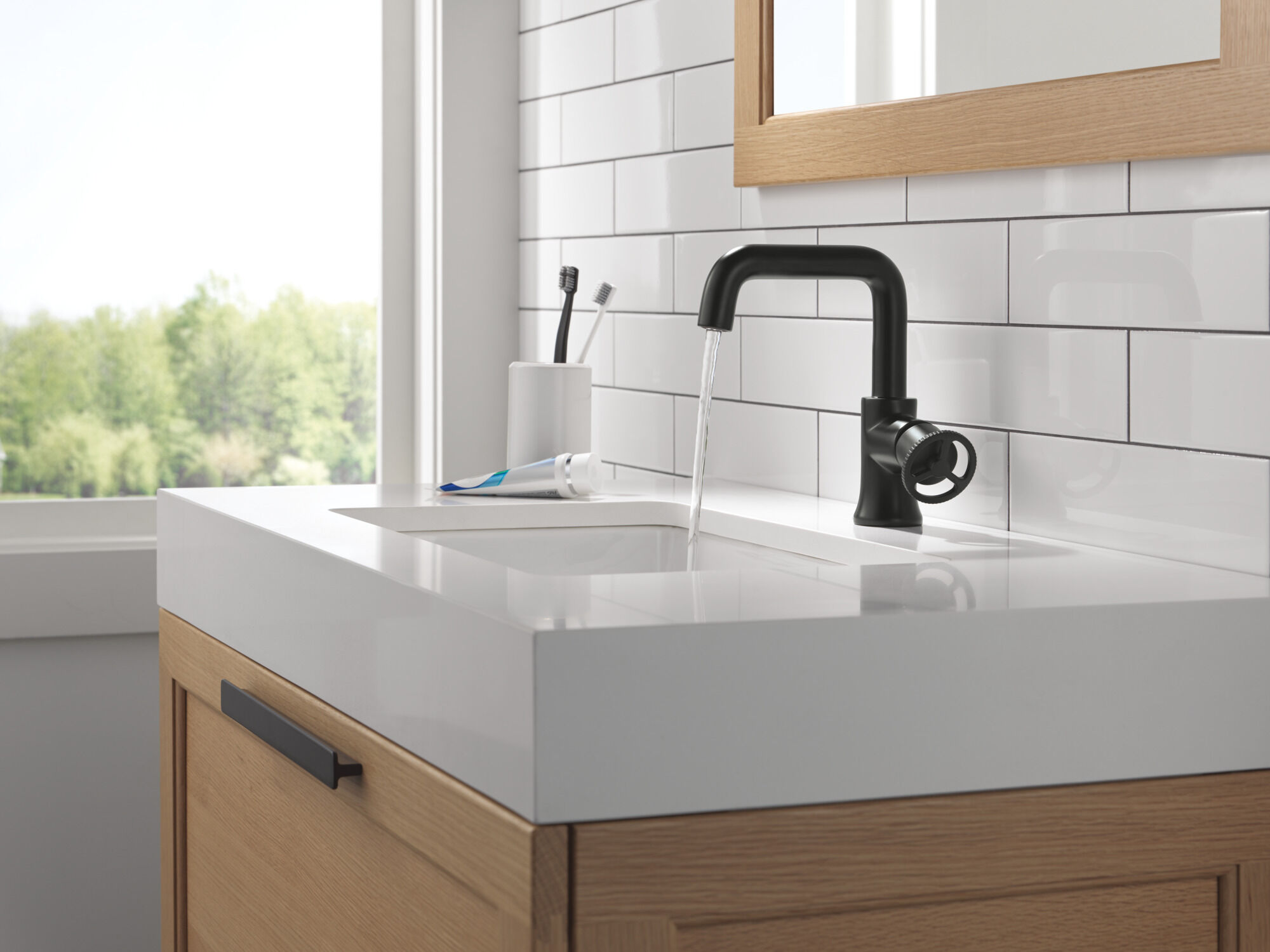 Single Handle Bathroom Faucet in Matte Black 5547HAR-BL-DST