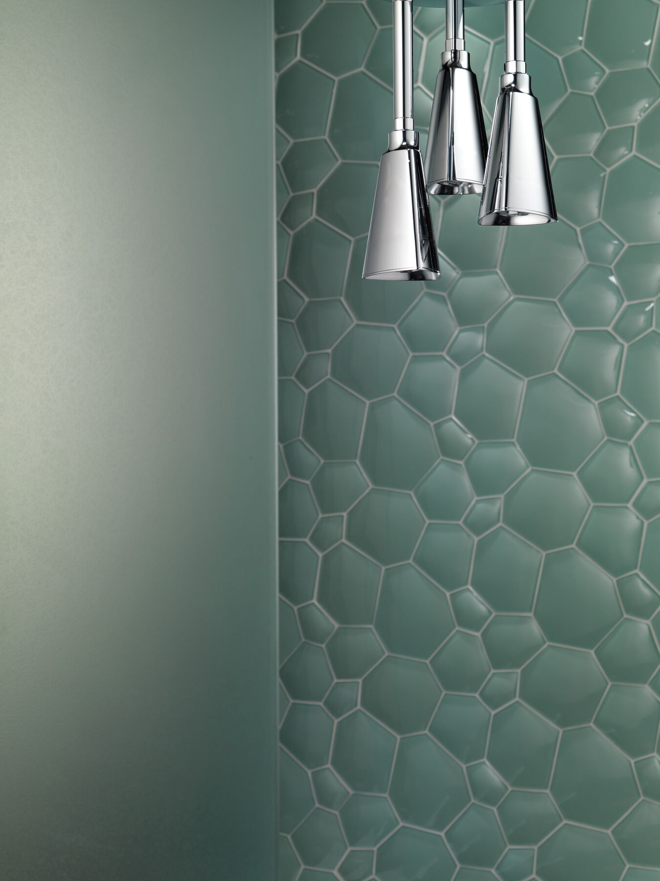 Zura Pendant Raincan Shower Head in Chrome 5714025 Delta