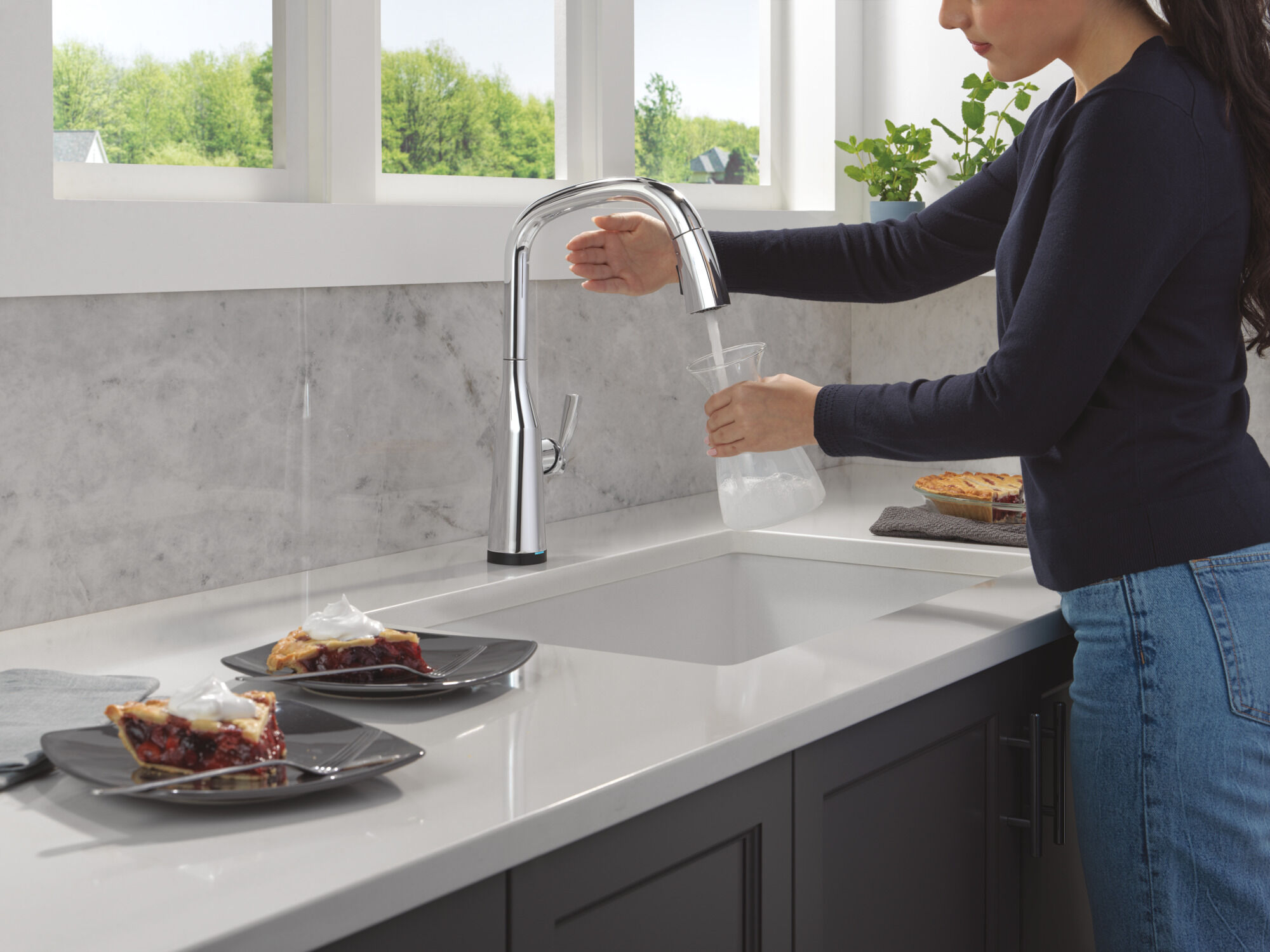Touch2O® Technology Kitchen Faucet with Touchless Technology in