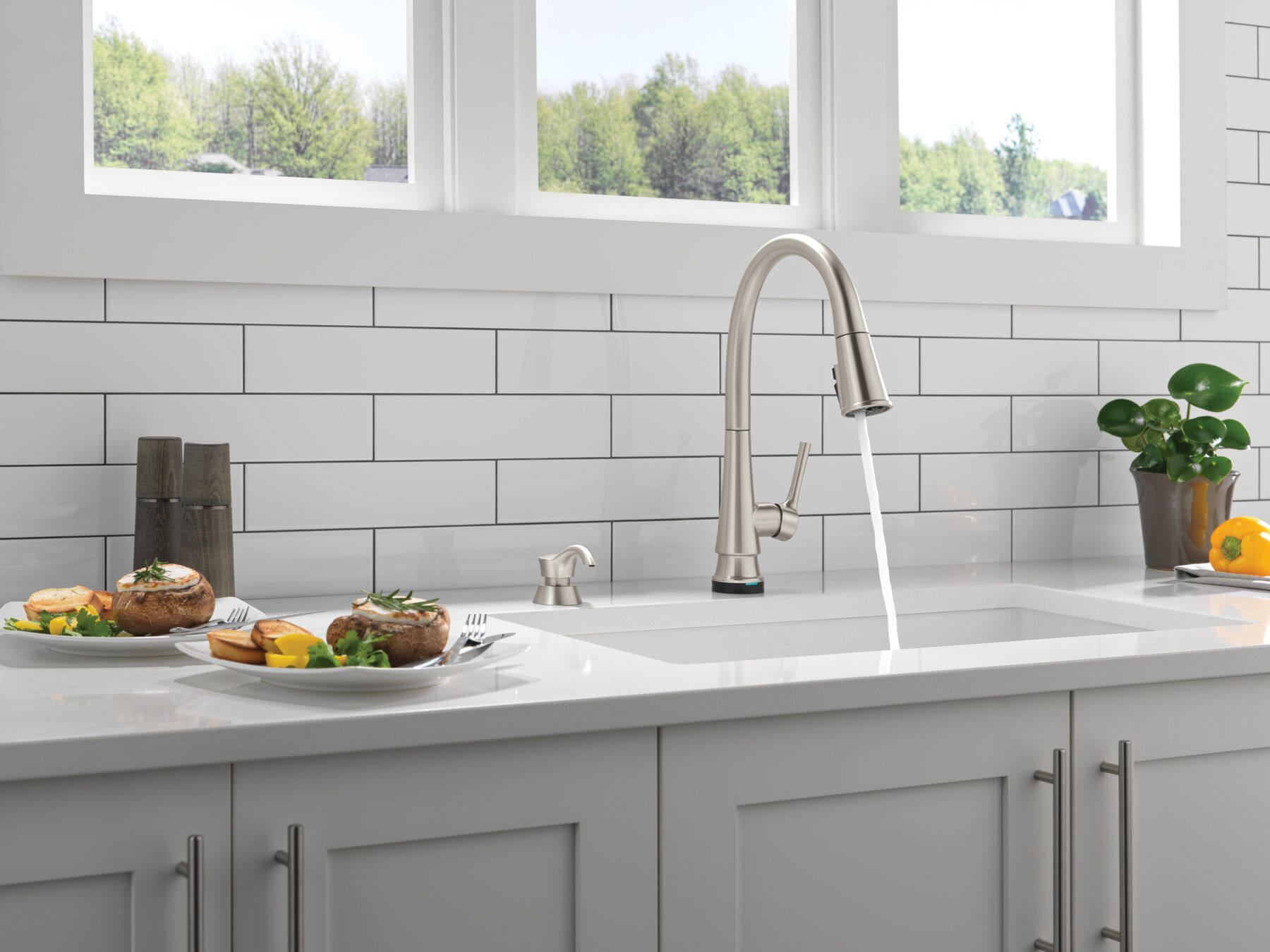 Single Handle Pull-Down Touch<sub>2</sub>O® Technology Kitchen Faucet with Touchless Technology and Soap Dispenser, image 8