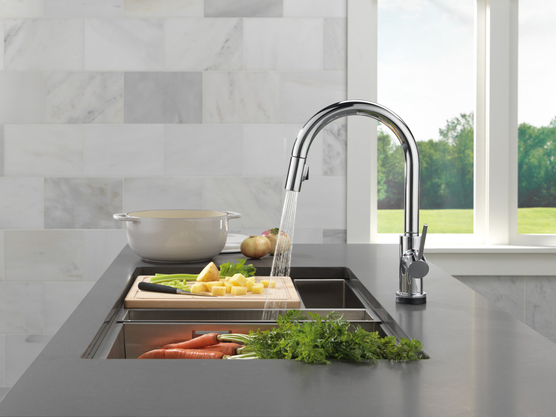 Touch2O with Touchless Technology Single Handle Pull-Down Kitchen Faucet with Soap Dispenser, image 11