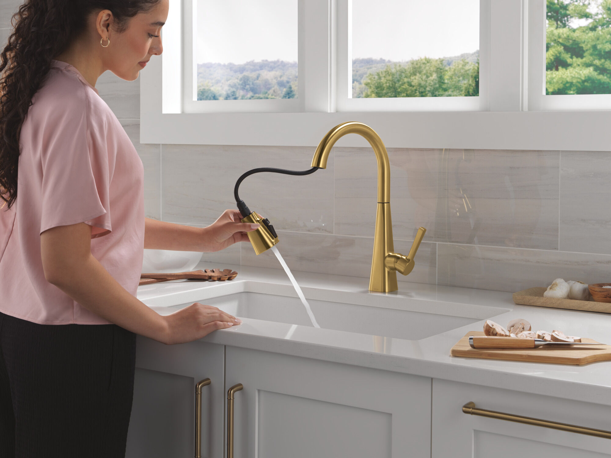 Single-Handle Pull-Down Kitchen Faucet in Brushed Gold 19802Z-GB
