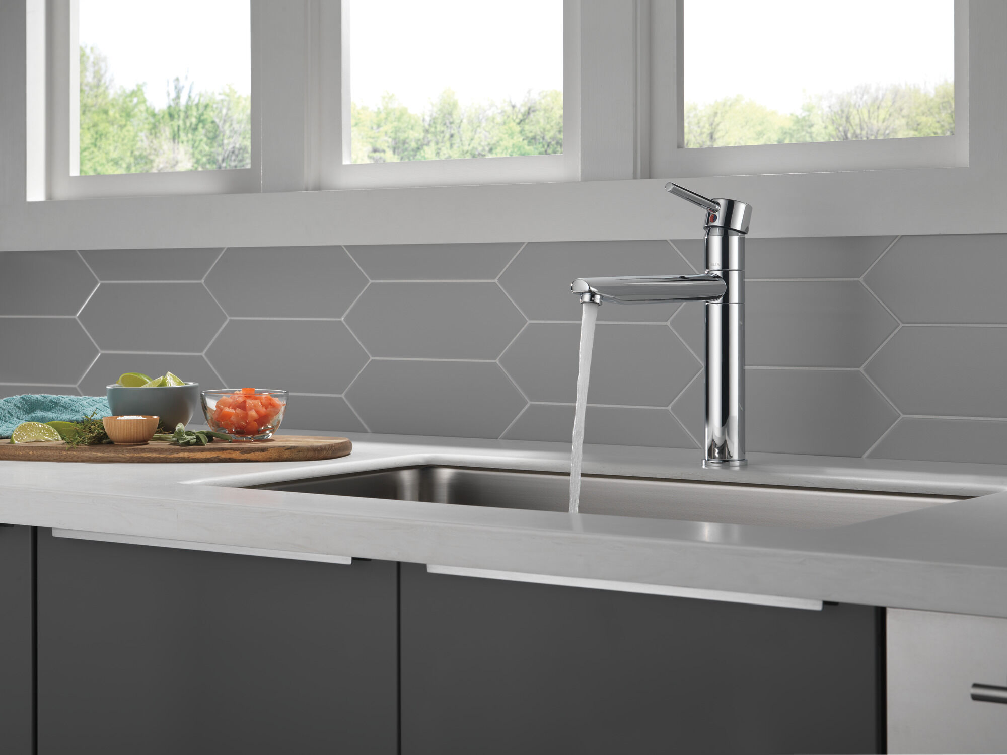 Single Handle Kitchen Faucet in Chrome 1159LF | Delta Faucet