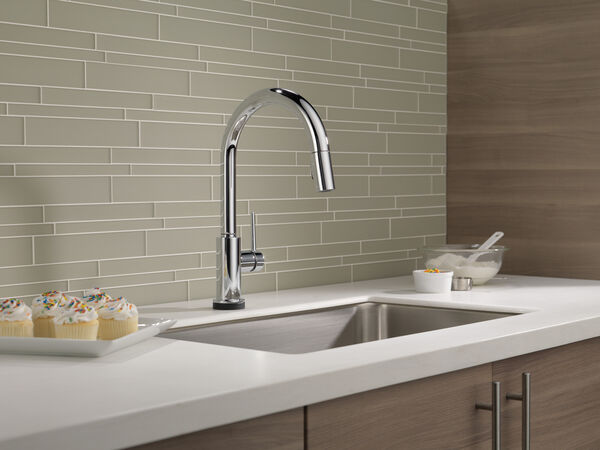 Single Handle Pull-Down Kitchen Faucet with Touch2O® Technology