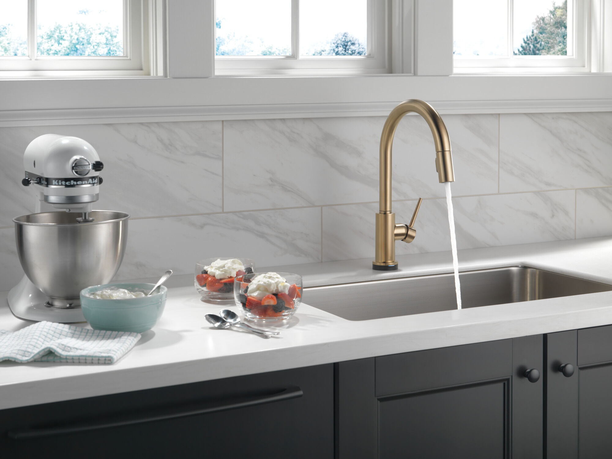 Single Handle Pull-Down Kitchen Faucet with Touch2O® Technology  (Recertified)