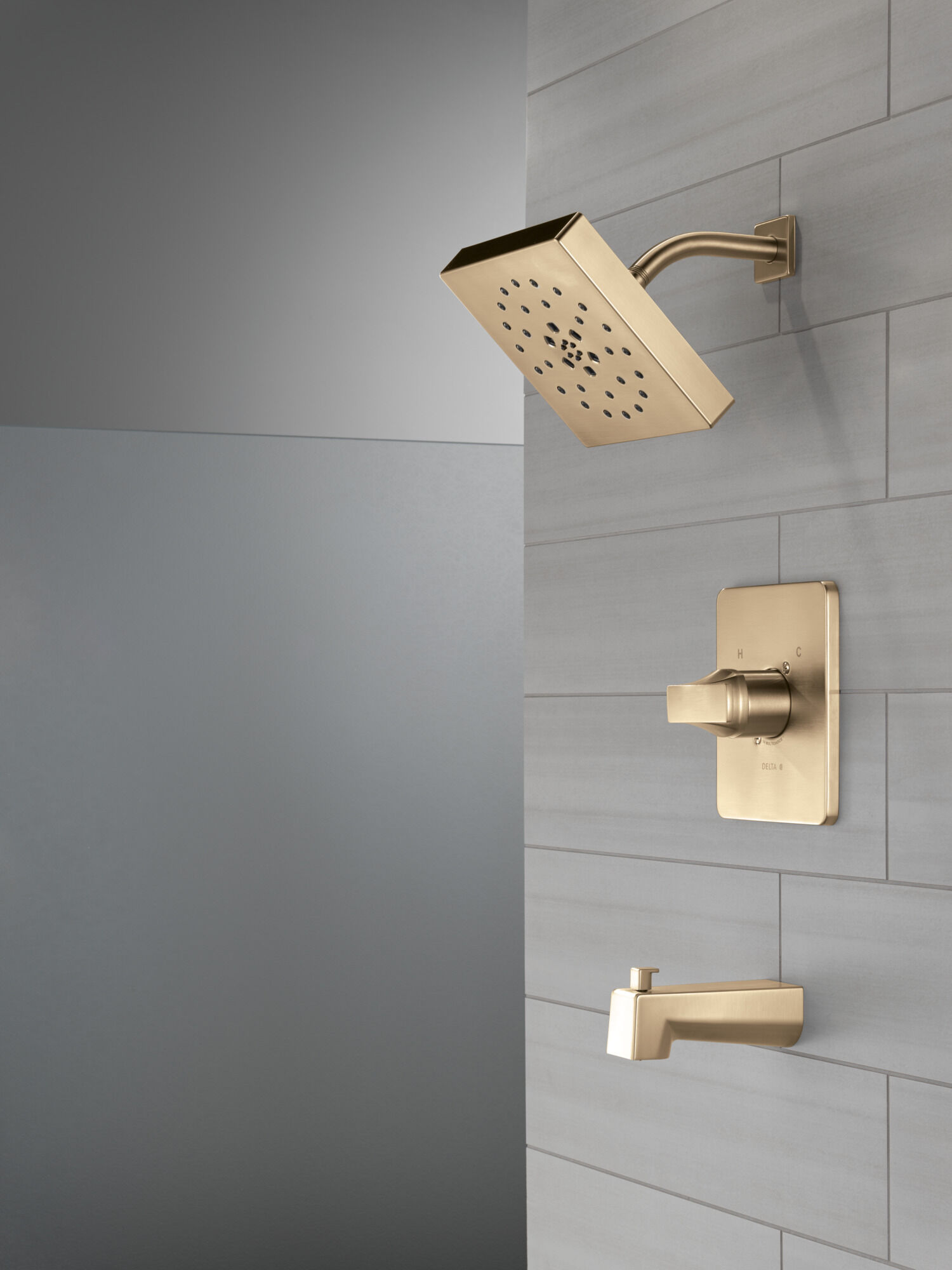 H2Okinetic® 4-Setting Shower Head with Ultrasoak® in Lumicoat