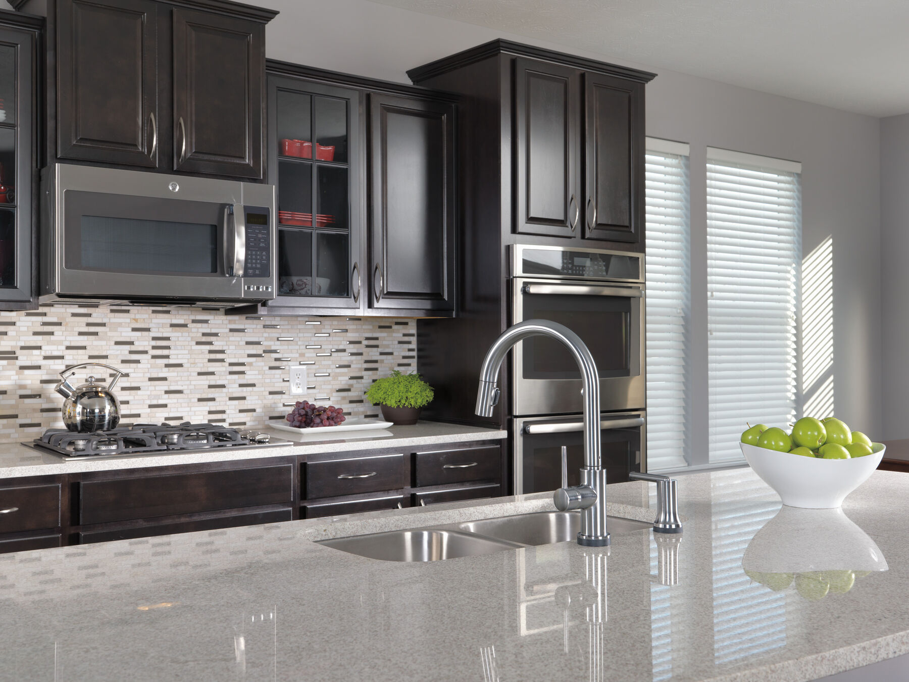 Single Handle PullDown Kitchen Faucet in Arctic Stainless 9159ARDST