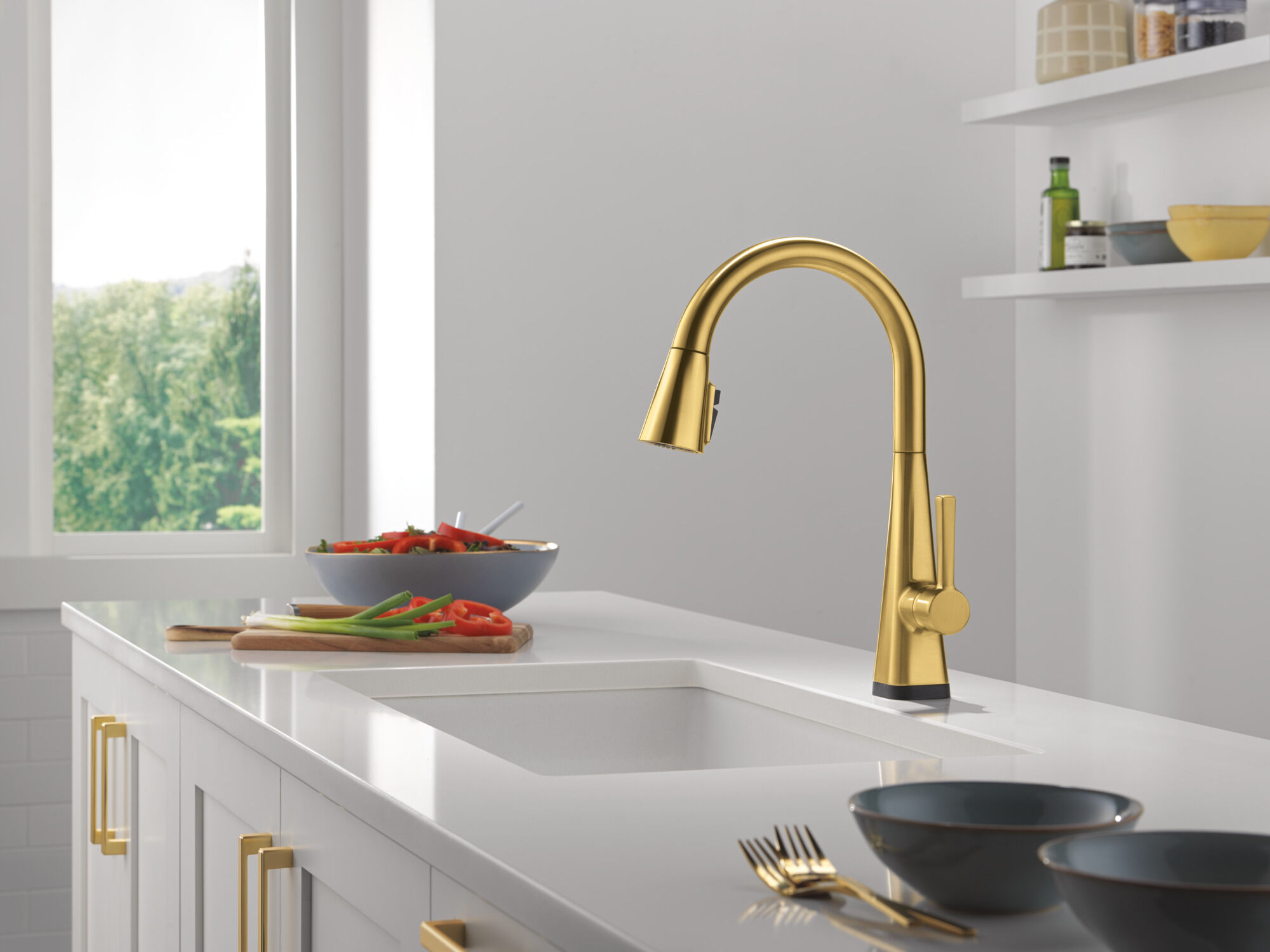 Single-Handle Pull-Down Kitchen Faucet with Touch2O® Technology in