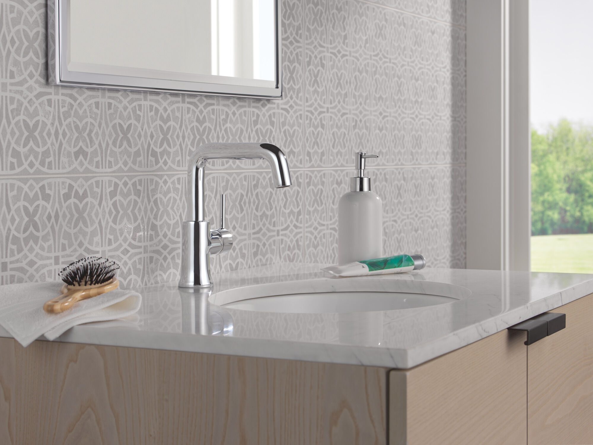 Single Handle Bathroom Faucet in Chrome 554HAR-DST | Delta Faucet