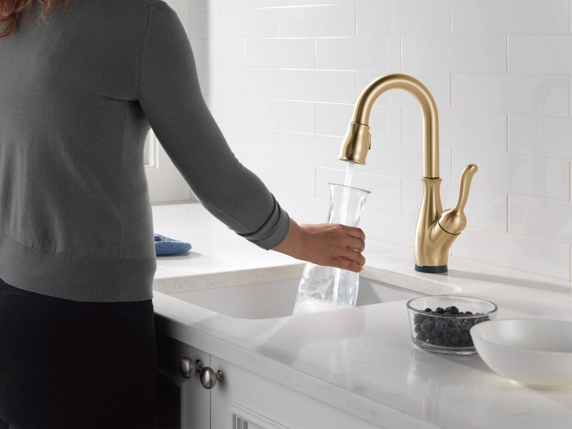 イントゥ・ザ・ディープ Touch2O® Bar / Prep Faucet with Touchless Technology in Champagne