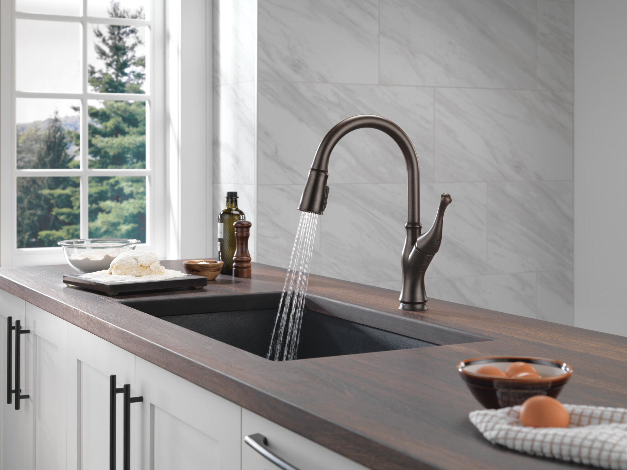 Single-Handle Pull-Down Kitchen Faucet with Touch2O® Technology