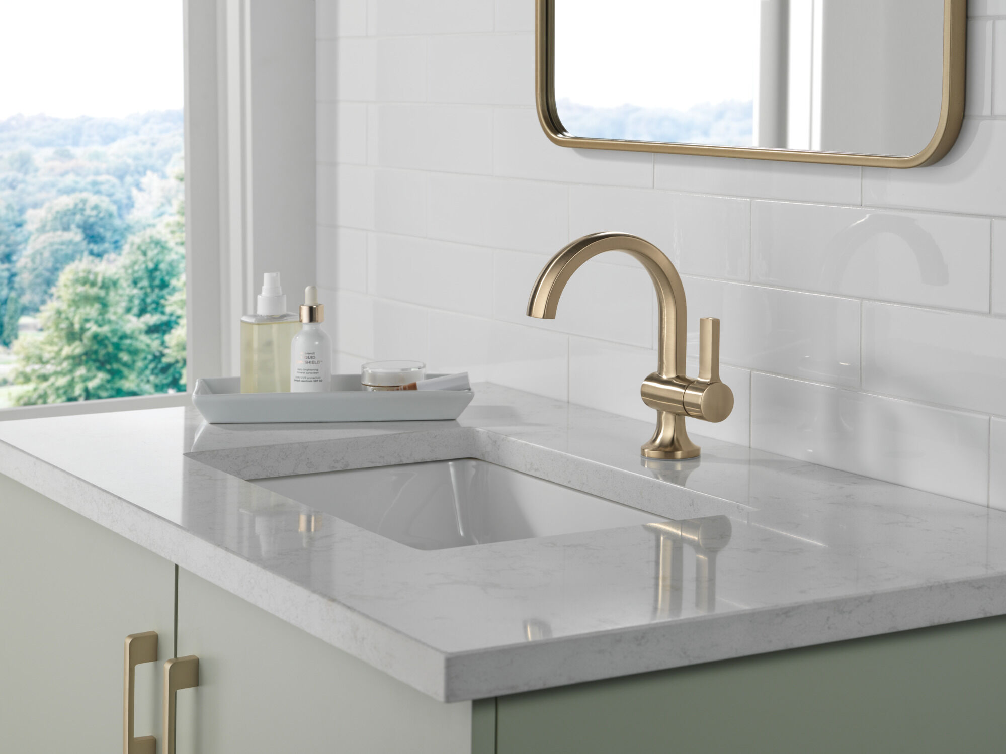 Single Handle Bathroom Faucet in Champagne Bronze 15855LF-CZ