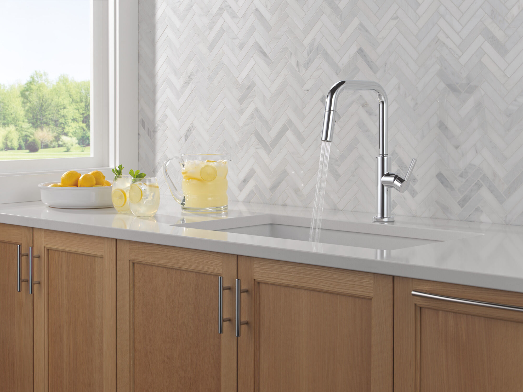 Single Handle Pull-Down Kitchen Faucet in Chrome 19868LF | Delta