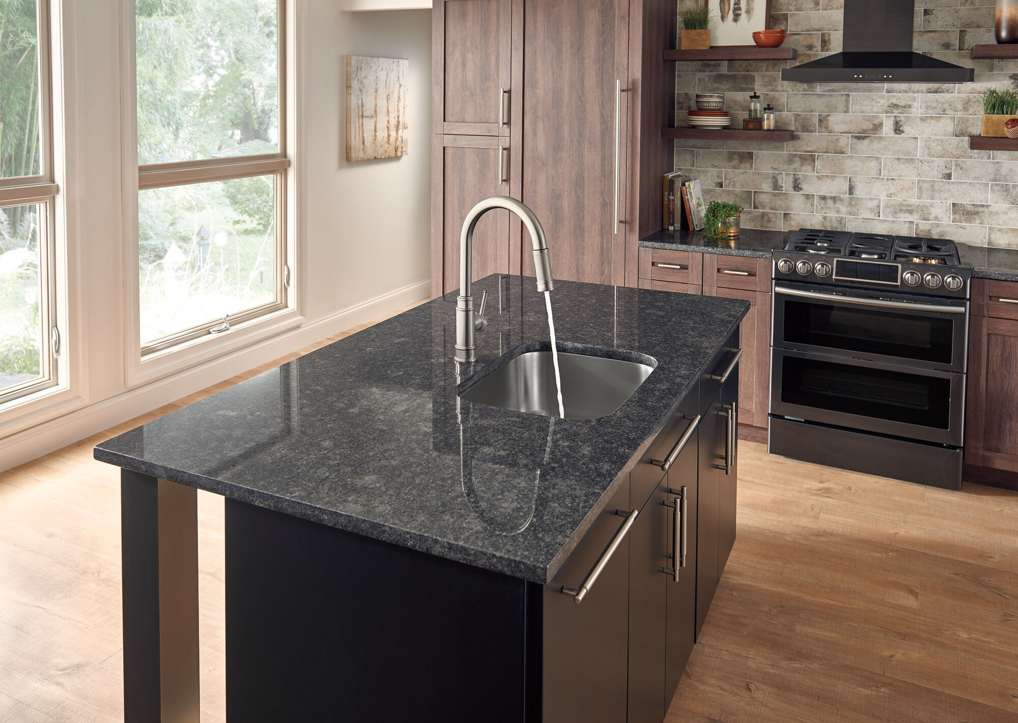 Single Handle Pull-Down Kitchen Faucet in Spotshield Stainless