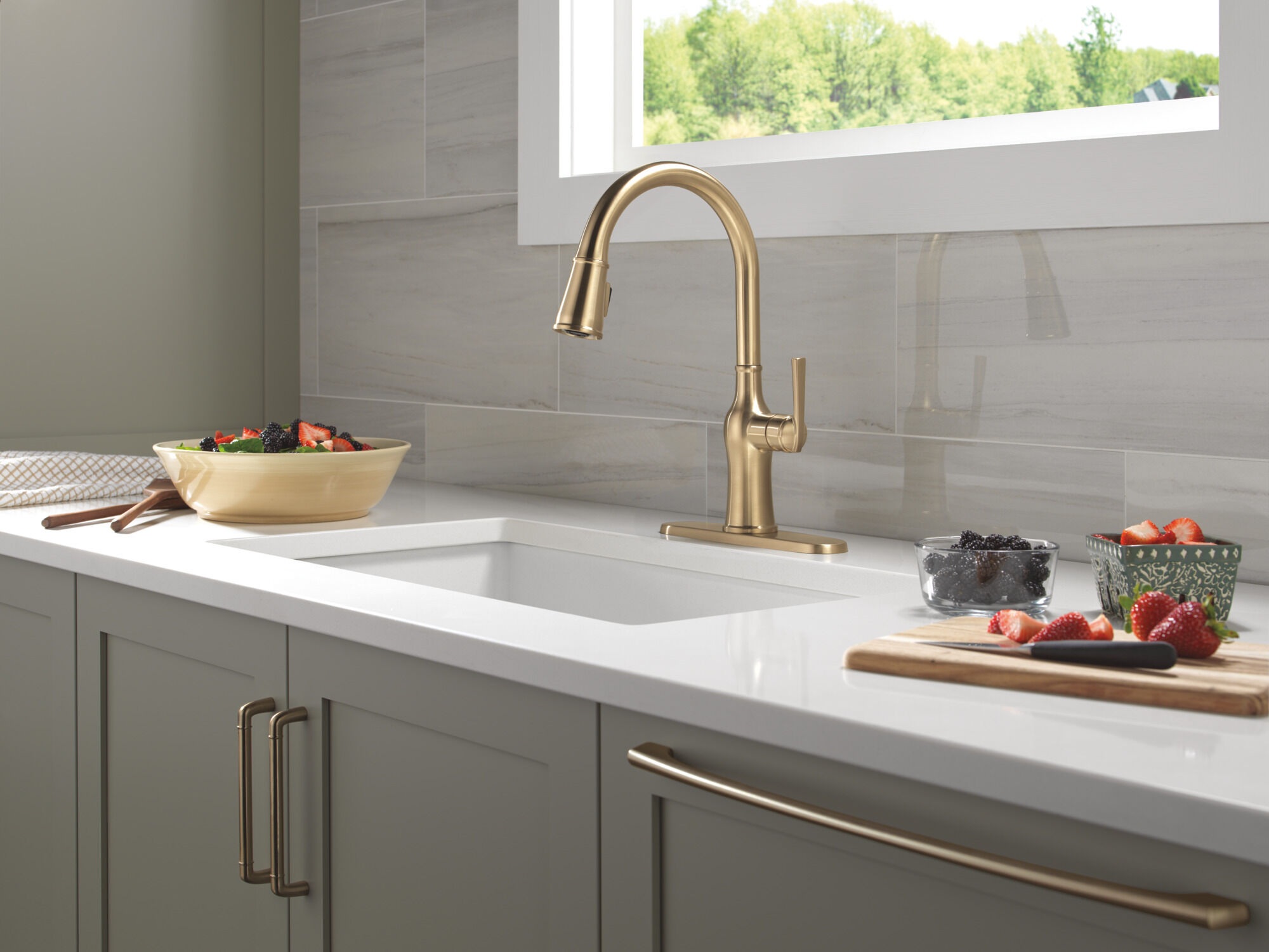 Single Handle Pull-Down Kitchen Faucet in Champagne Bronze 19733LF