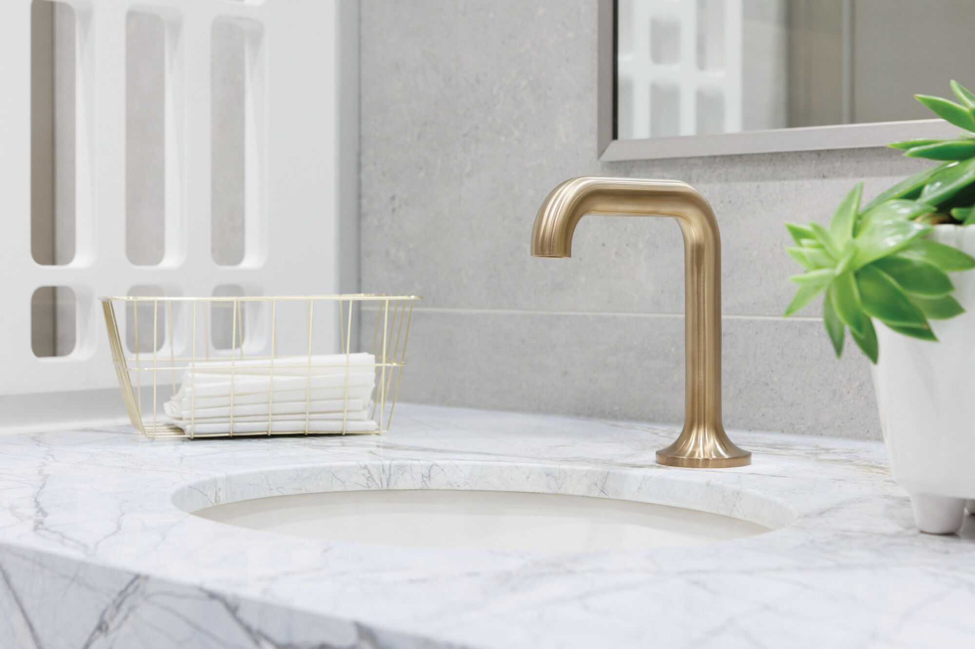 Driftex™ Electronic Lavatory Faucet with Proximity Sensing