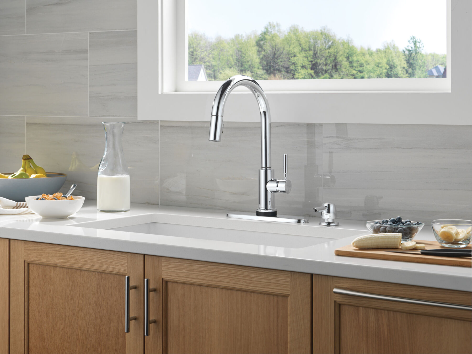 Single Handle Pull-Down Touch2O® Technology Kitchen Faucet with Touchless Technology in Chrome — thumbnail 3