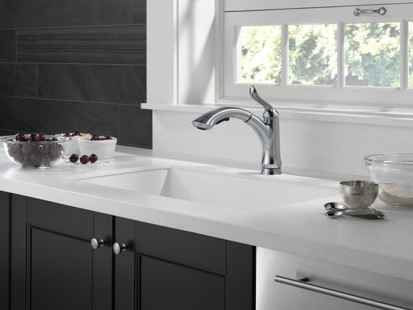 Single Handle Pull-Out Kitchen Faucet
