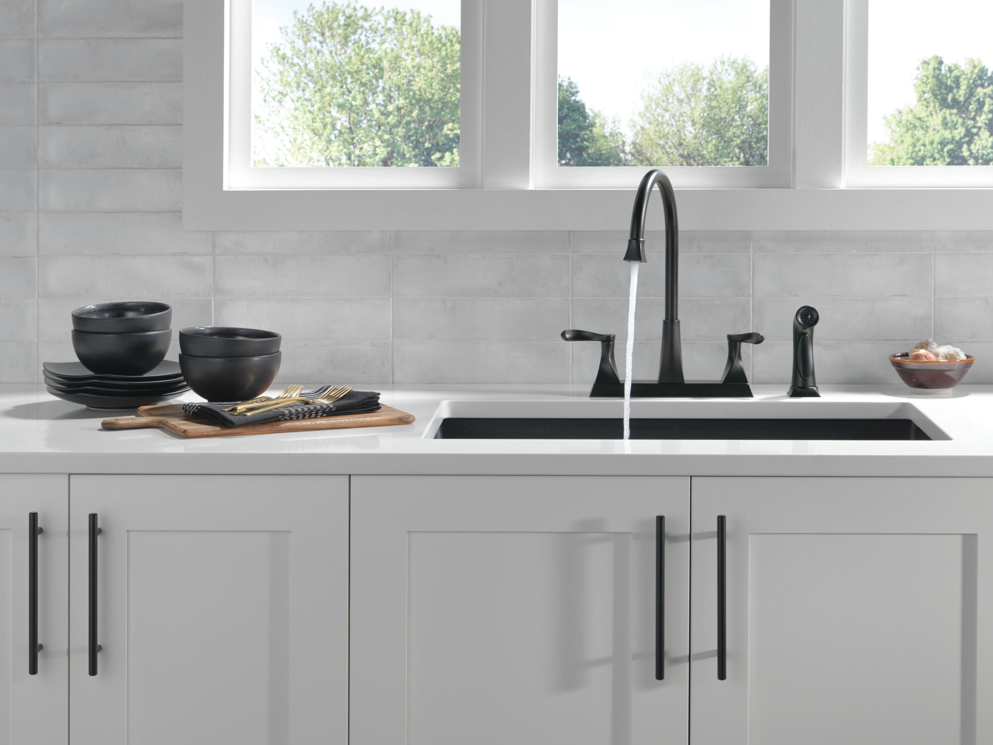 Two Handle Kitchen Faucet with Spray in Matte Black 21741LF-BL