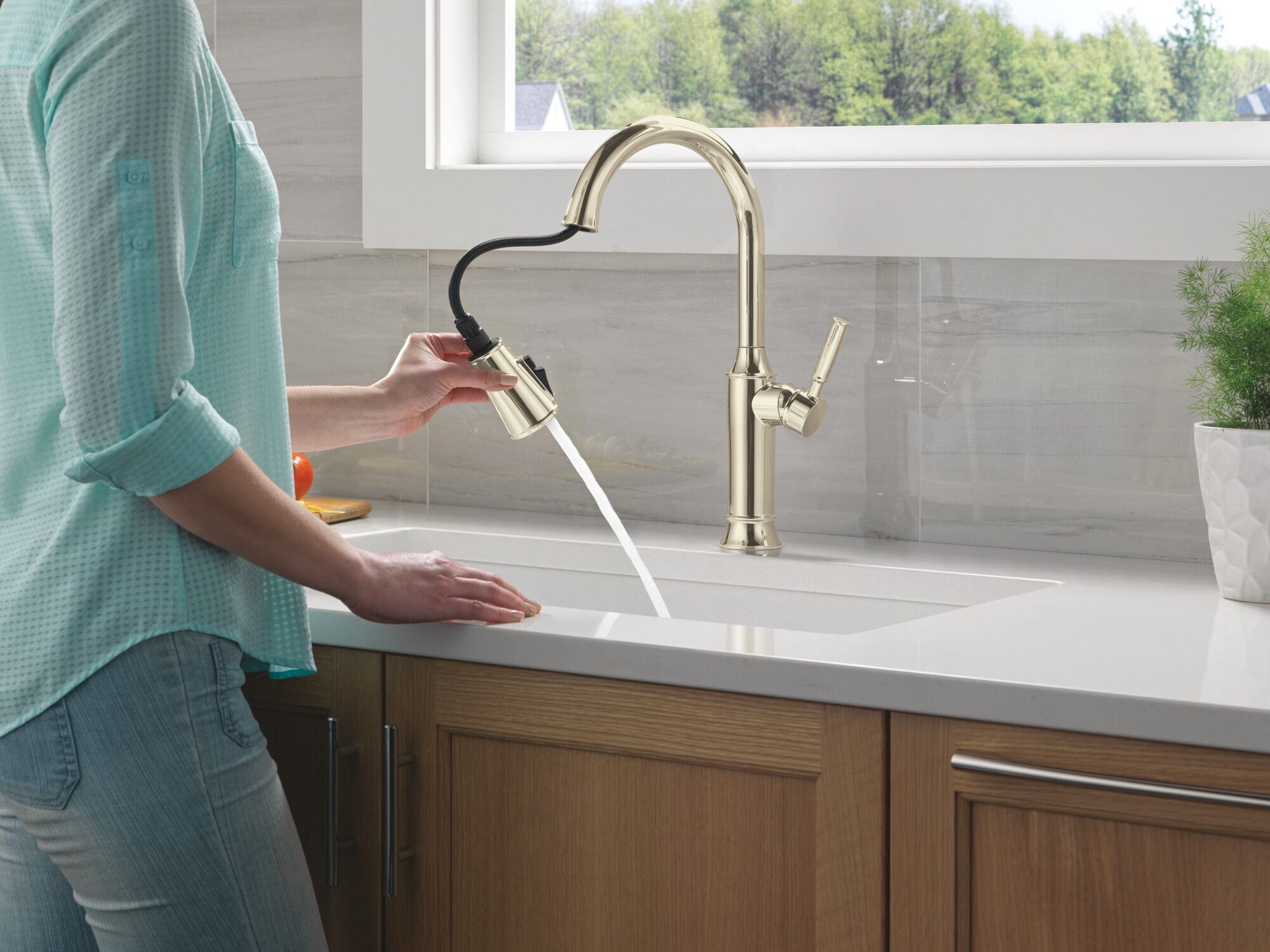 Single Handle Pull-Down Kitchen Faucet in Lumicoat® Polished