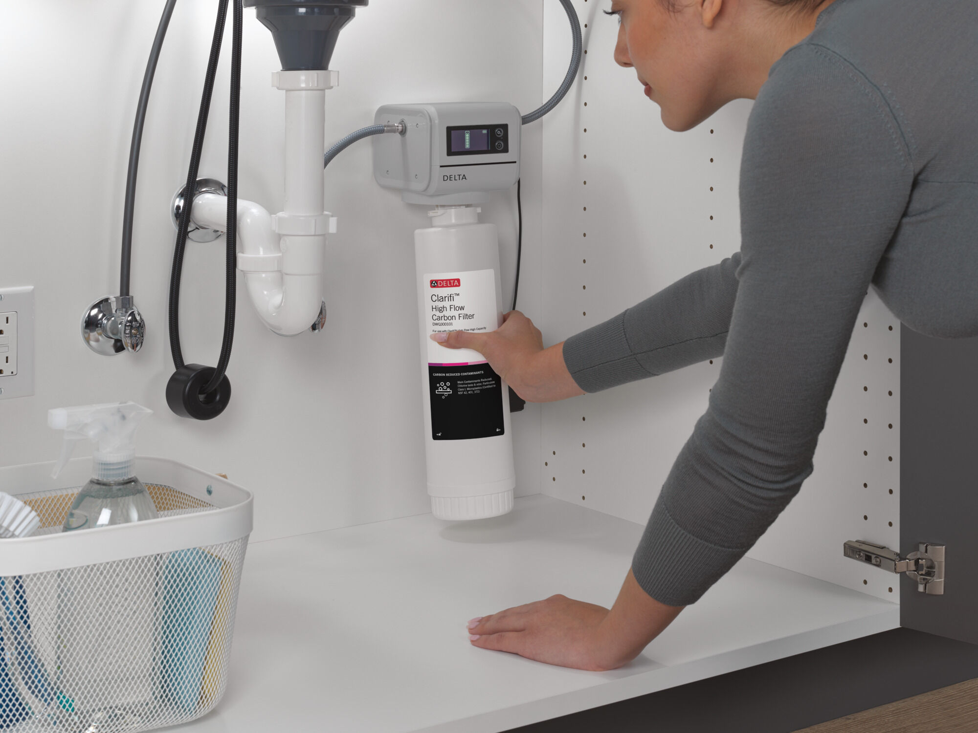 Single Handle Pull-Down Kitchen Faucet in Matte Black 9159-BL-DST