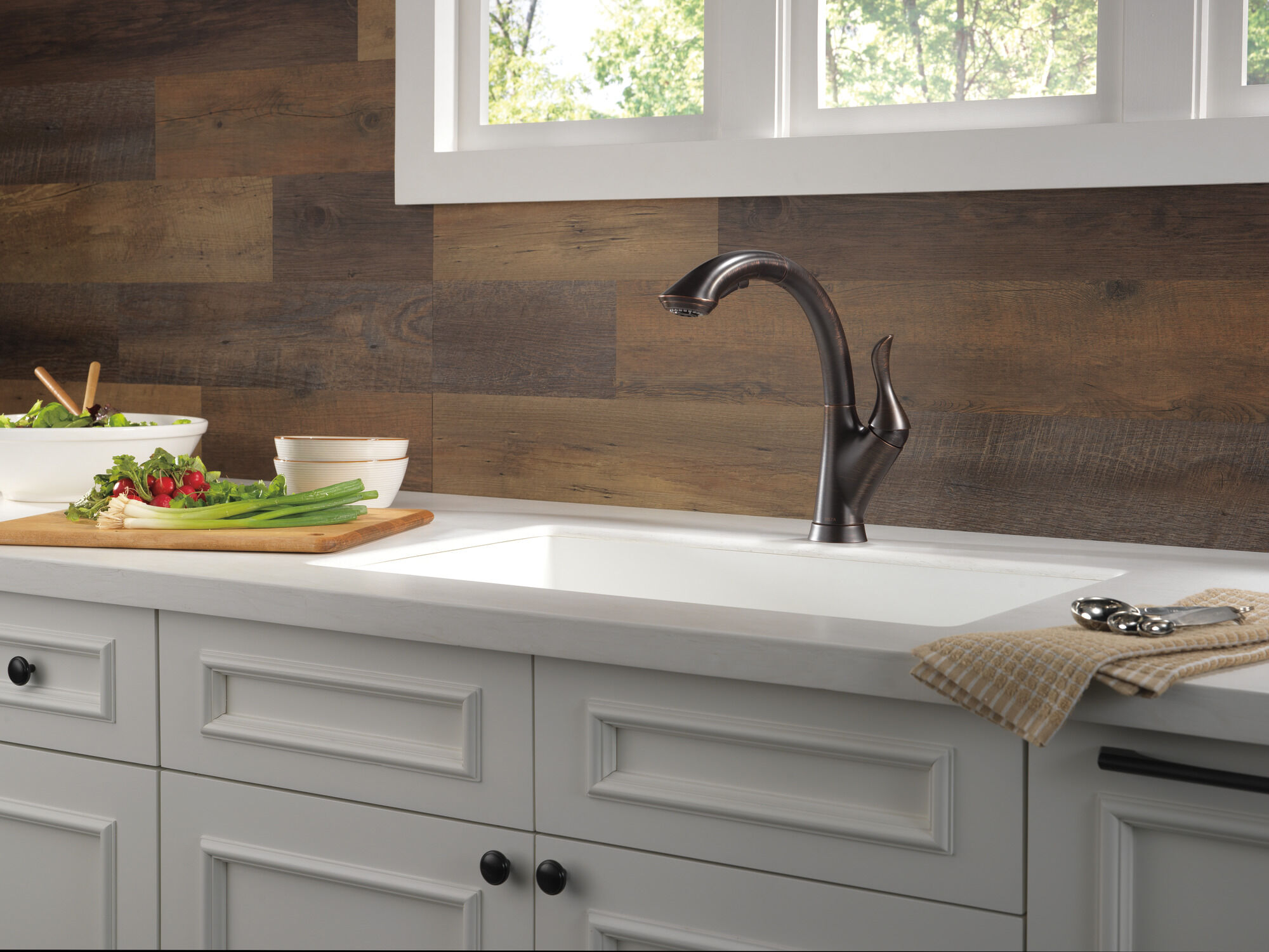 Single Handle Pull-Out Kitchen Faucet in Venetian Bronze 4153-RB