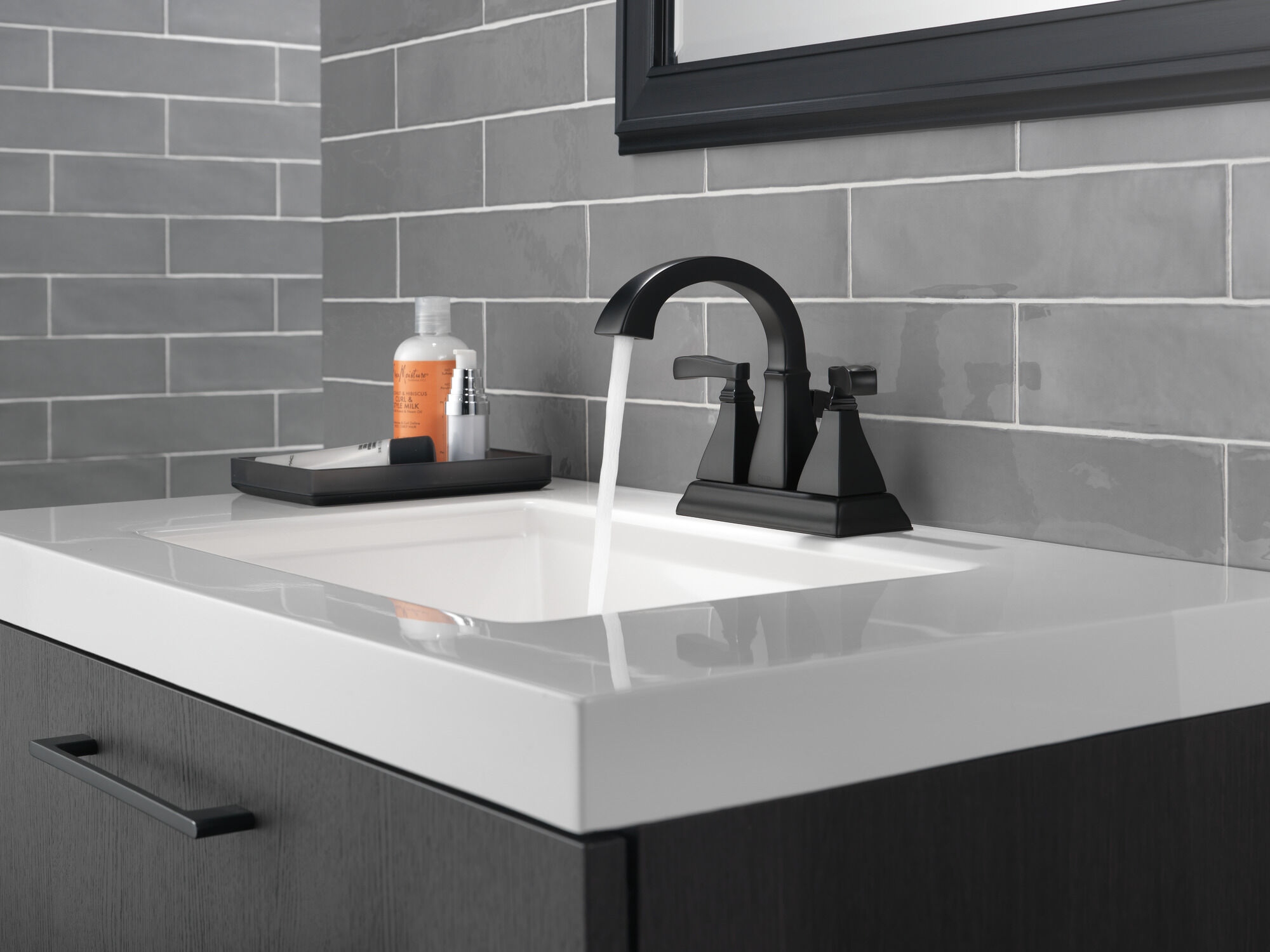 Two Handle Centerset Bathroom Faucet in Matte Black 25718LF-BL