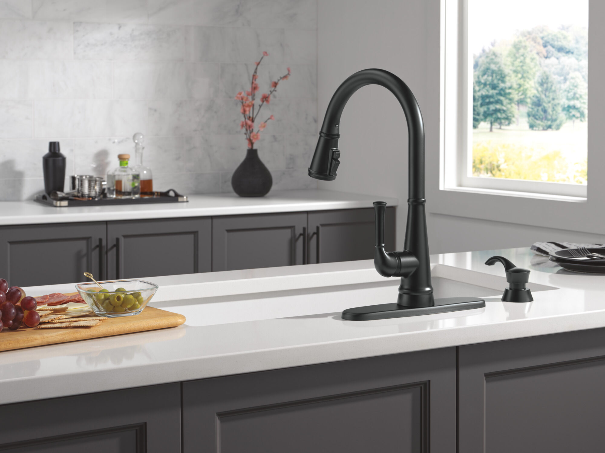 Single Handle Kitchen Pull-Down Faucet w/ Soap Dispenser in Matte