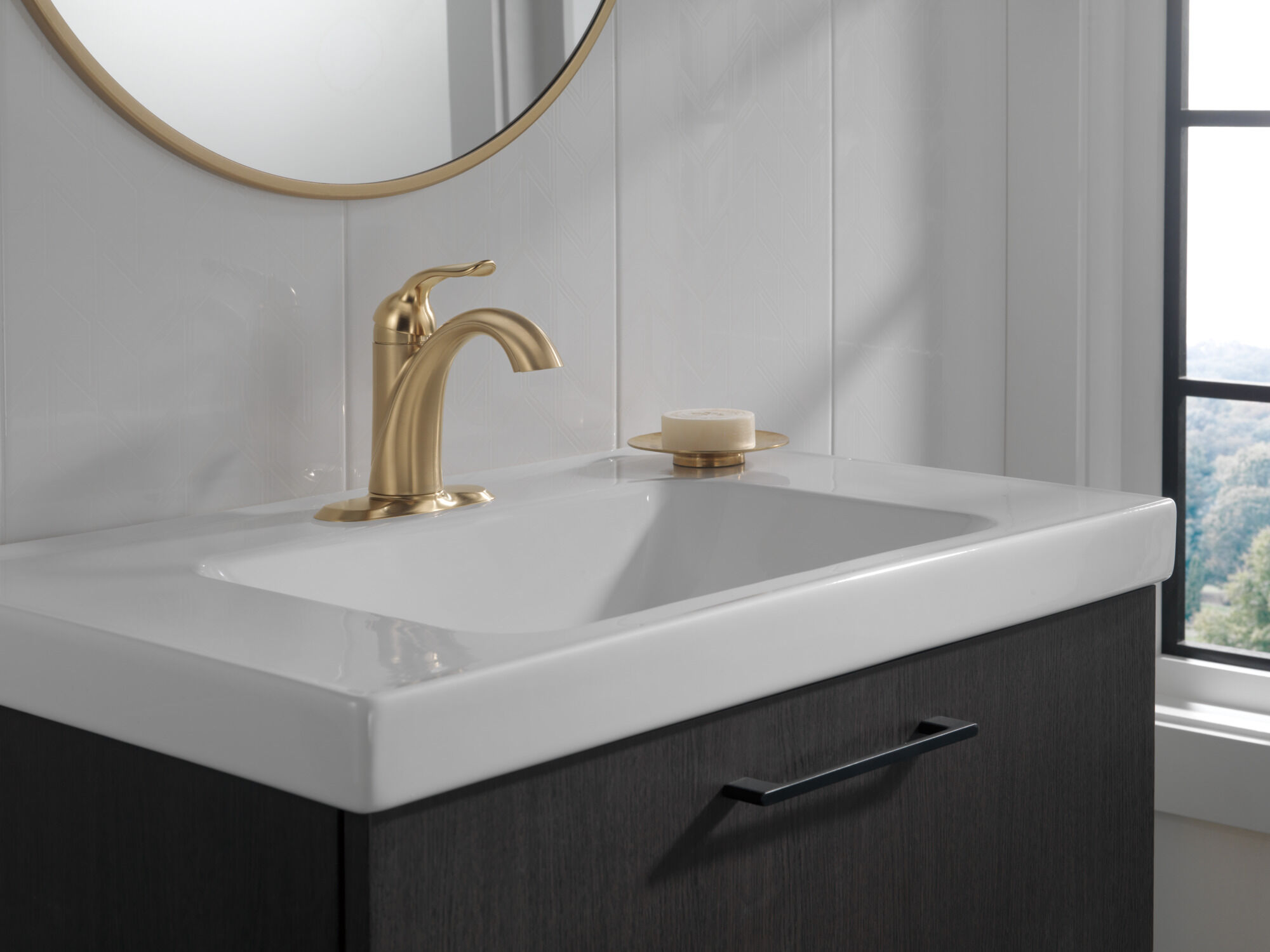 Single Handle Bathroom Faucet in Champagne Bronze 538-CZMPU-DST