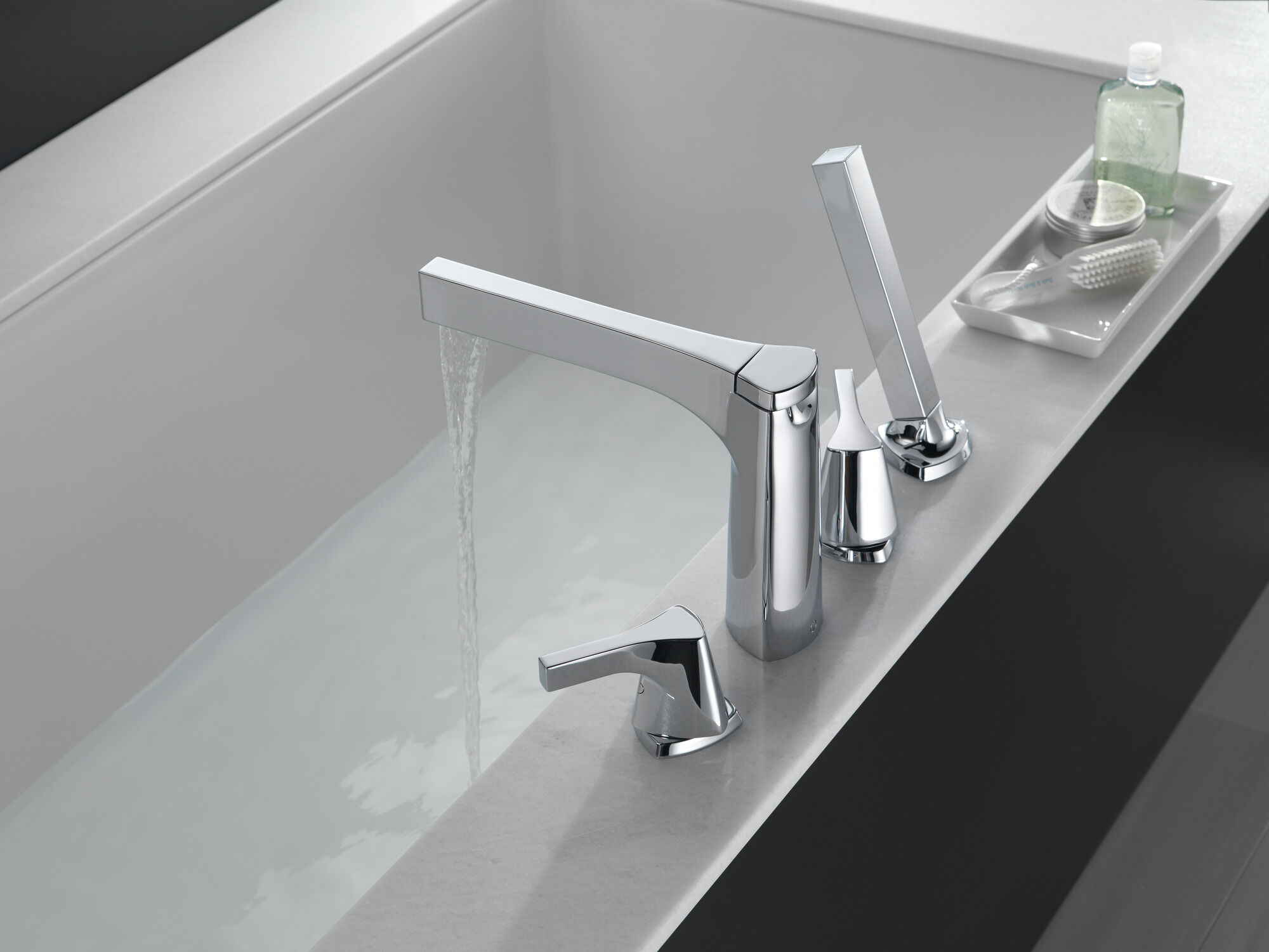 ダリア7824 Roman Tub with Hand Shower Trim in Chrome T4774 | Delta Faucet