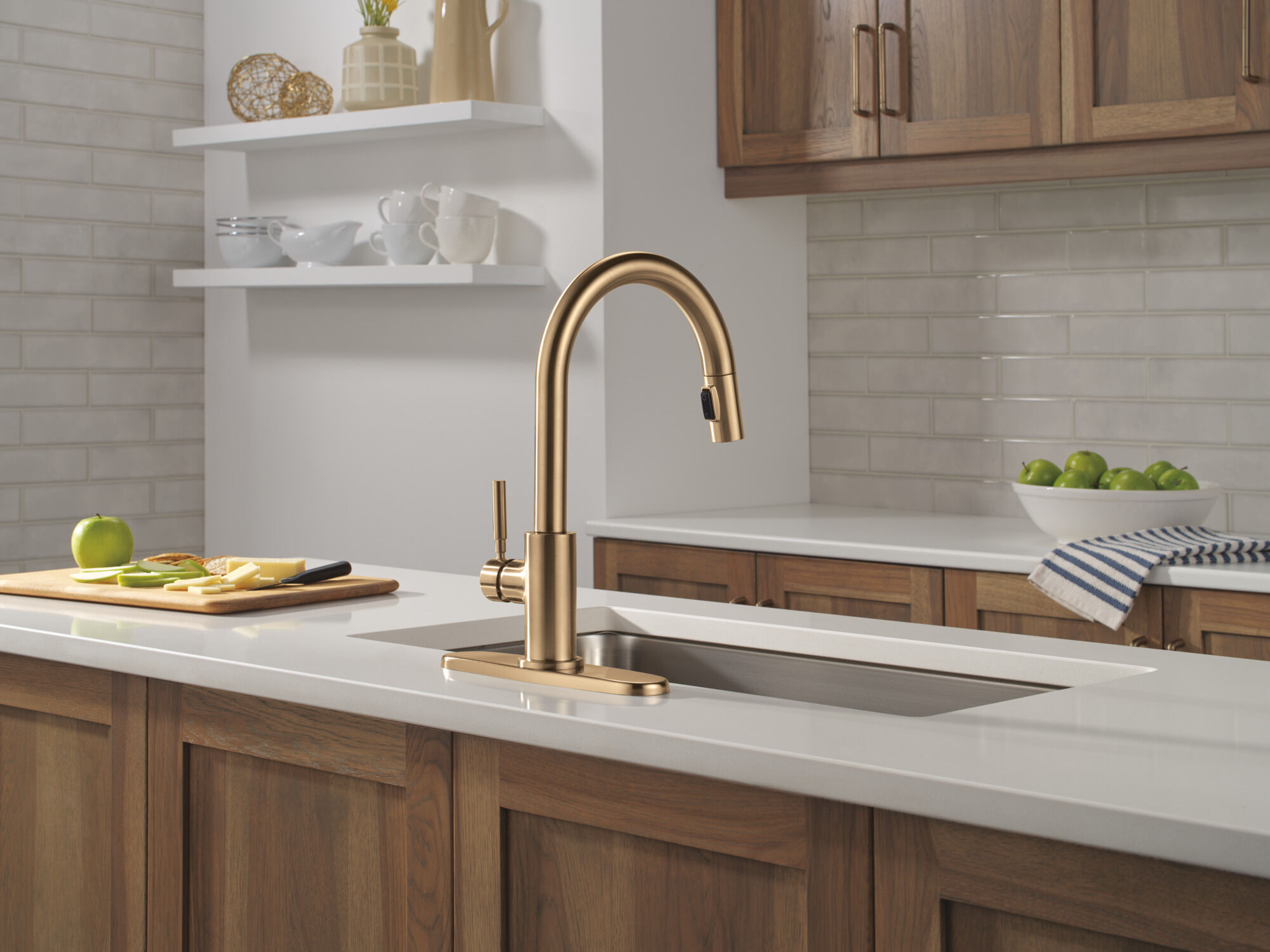 ヴァネロペ エンチャンテッド Single Handle Pull-Down Kitchen Faucet in Champagne Bronze 19933