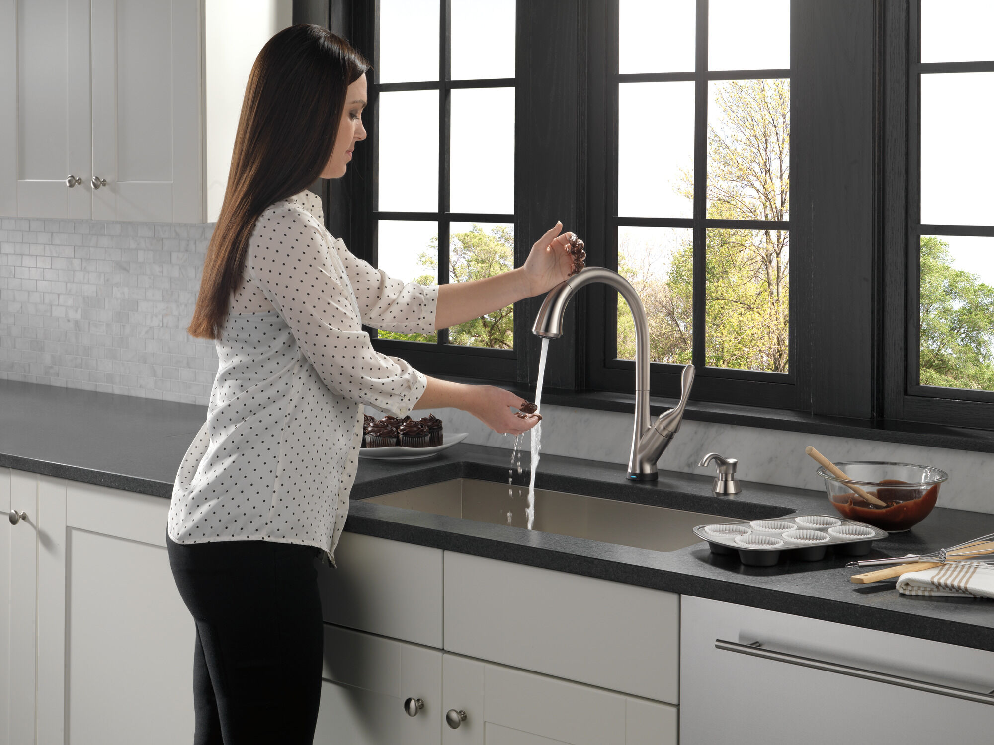 浄水器・整水器 DELTA kitchen faucet Single Handle Pull-Down Kitchen Faucet with Touch2O® Technology in