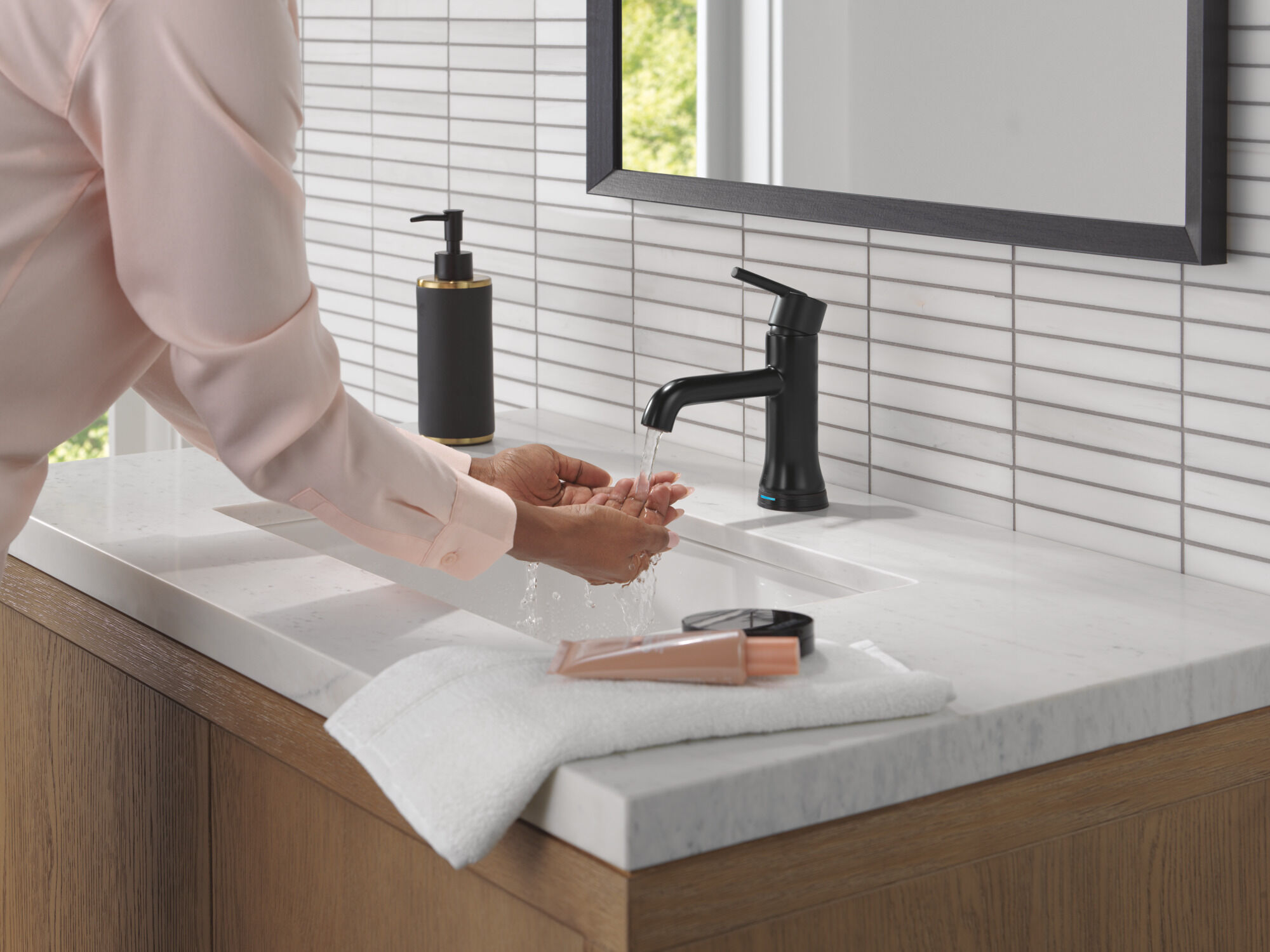 Touch2O Bathroom Faucet with Touchless Technology in Matte Black