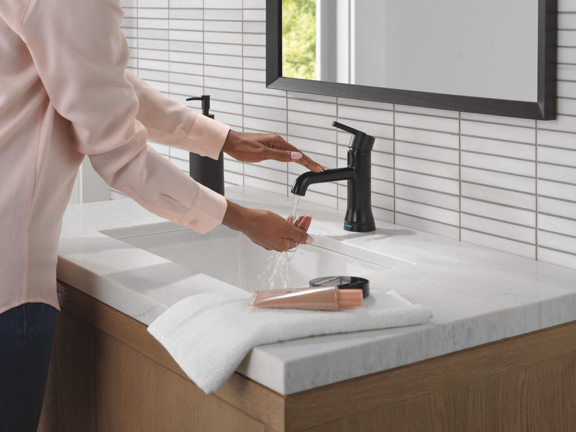 Touch2O Bathroom Faucet with Touchless Technology in Matte Black