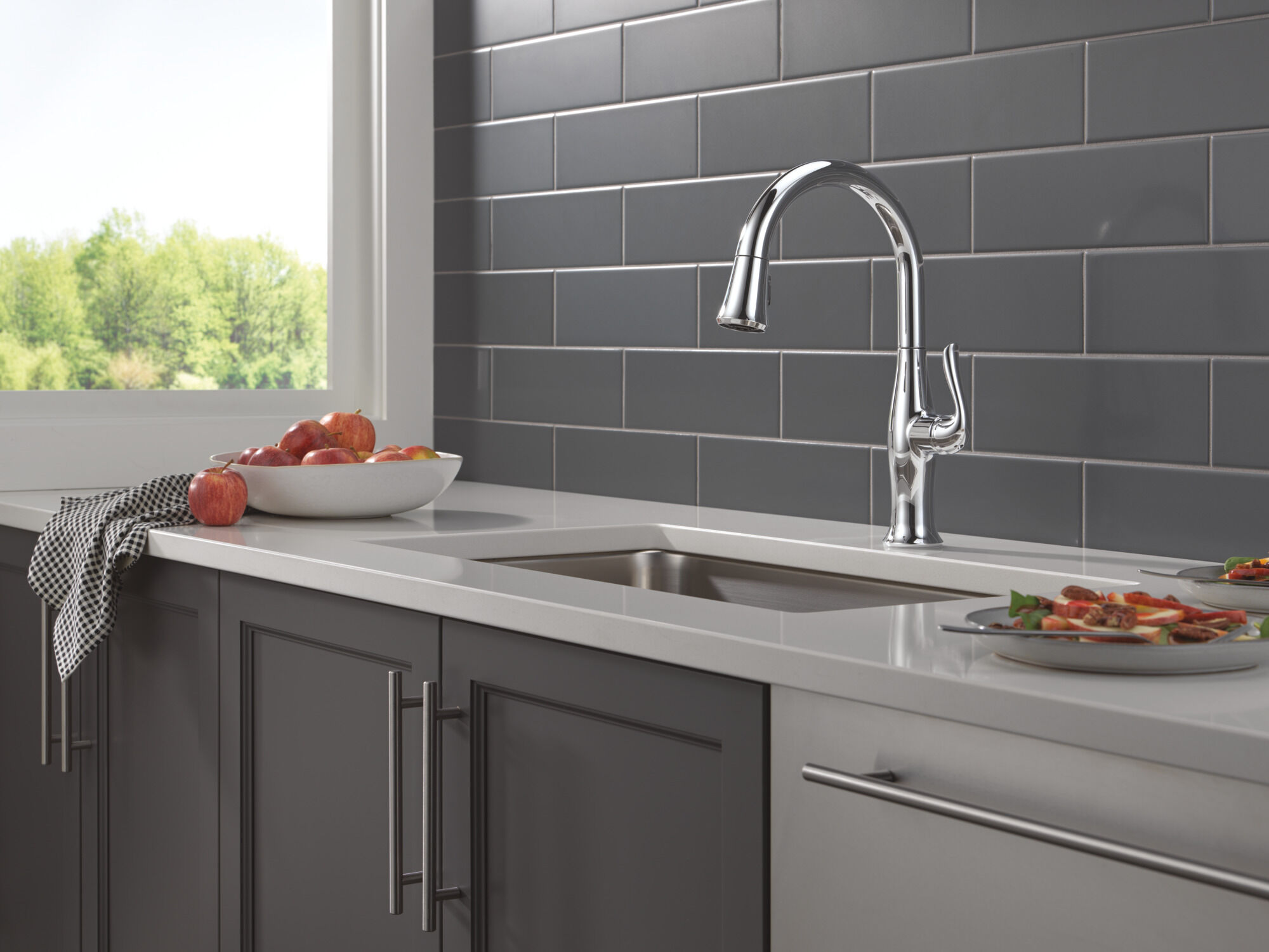 Single Handle Pull-Down Kitchen Faucet - Thumbnail 3