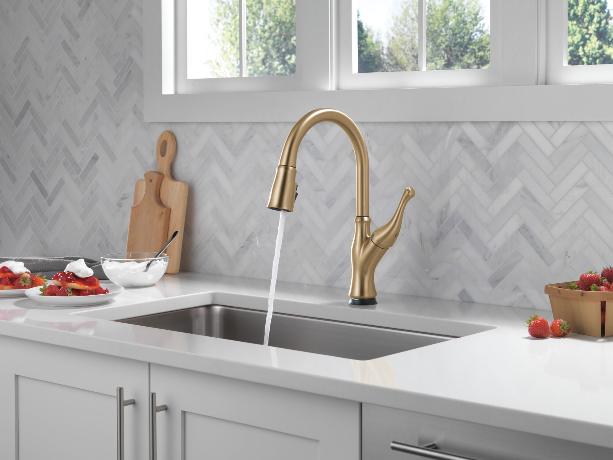 Single-Handle Pull-Down Kitchen Faucet with Touch2O® Technology