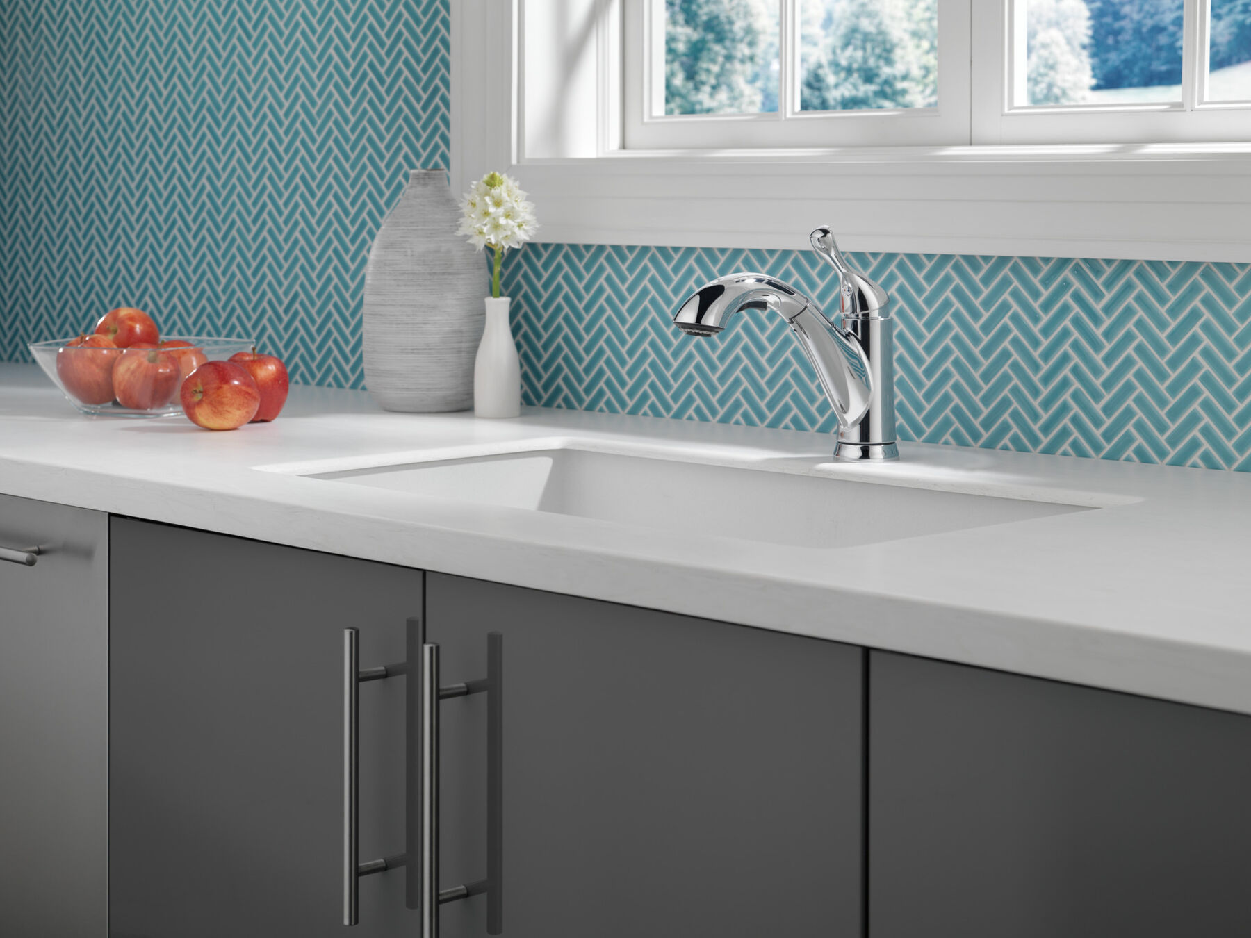 Single Handle Pull-out Kitchen Faucet (Recertified) in Chrome  